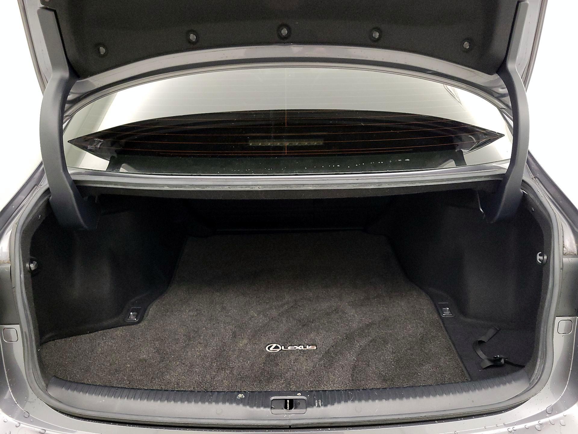 Thumbnail: 2018 Lexus IS - 20