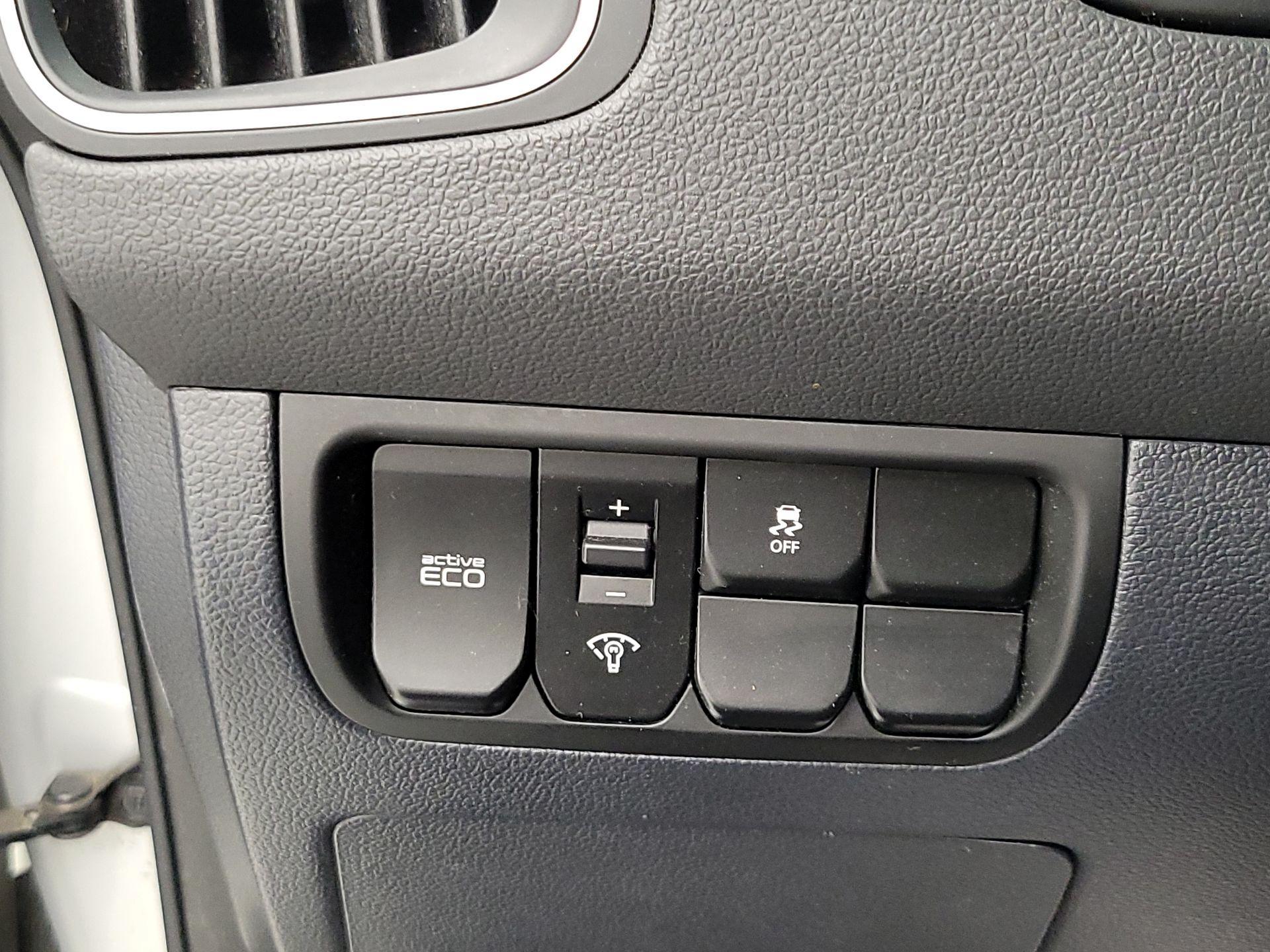 Thumbnail: 2016 Kia Rio - 13