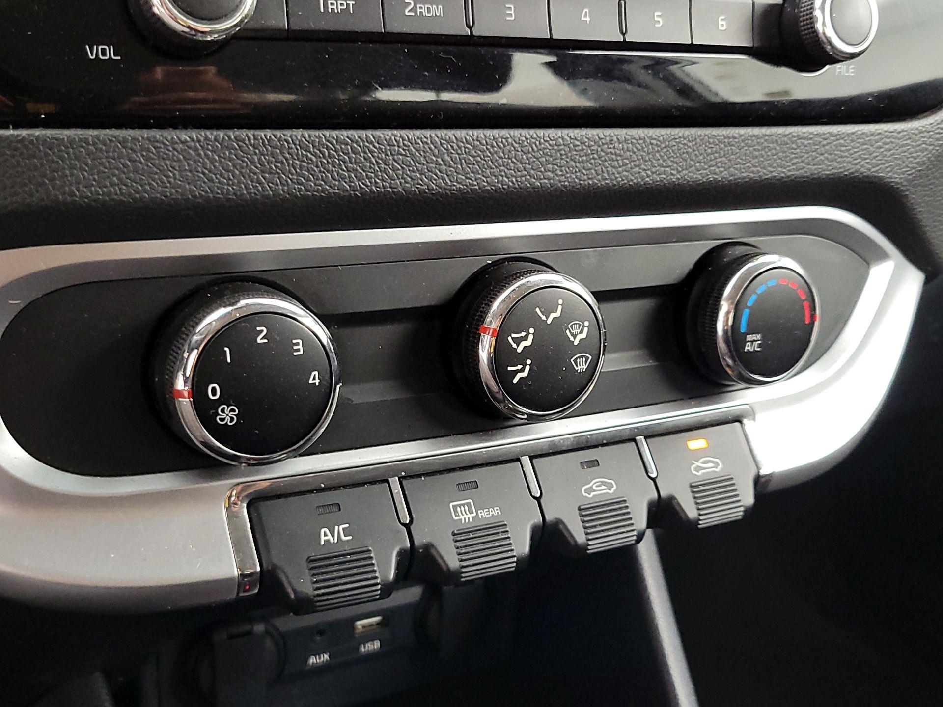 Thumbnail: 2016 Kia Rio - 15