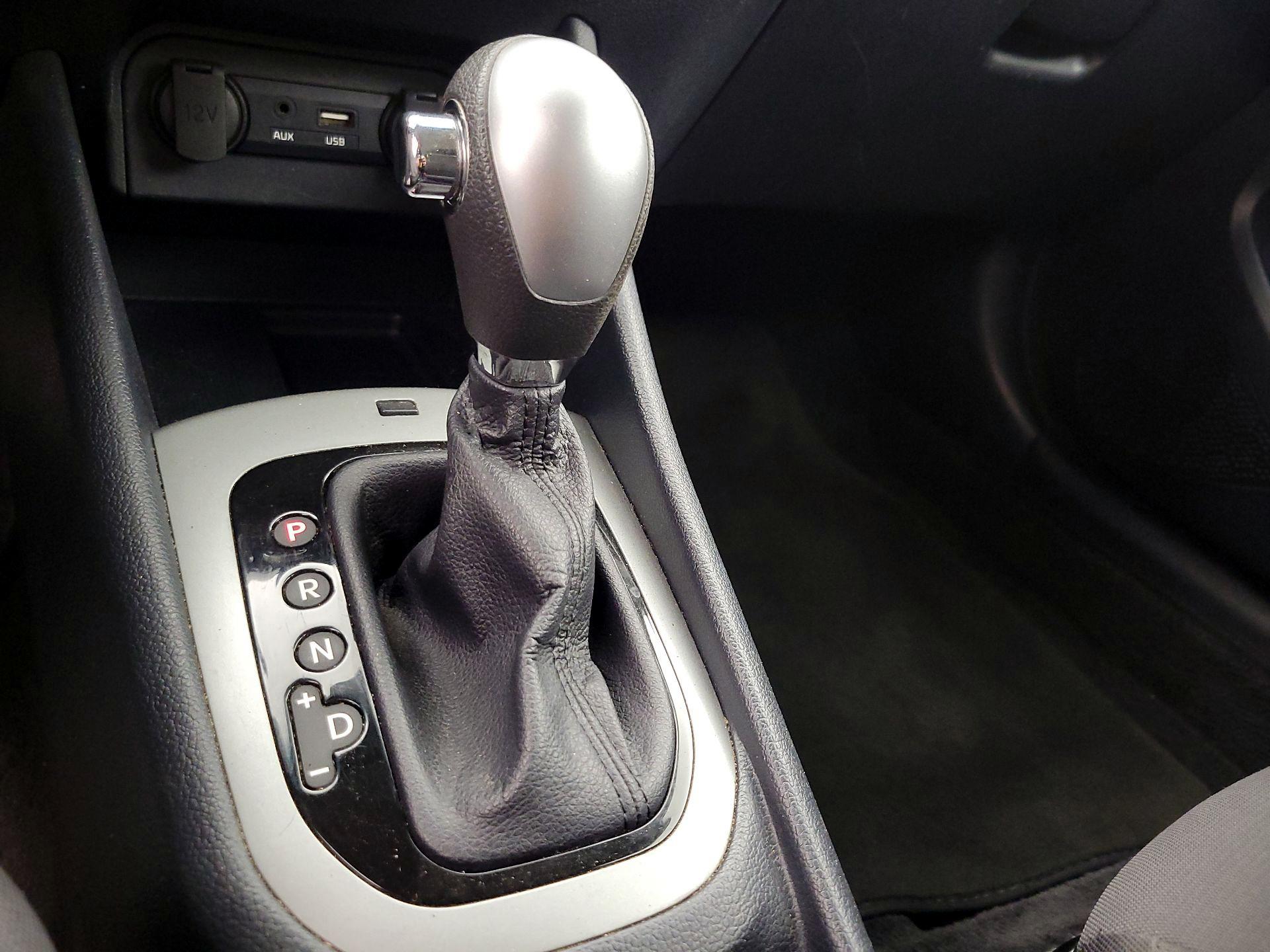 Thumbnail: 2016 Kia Rio - 16