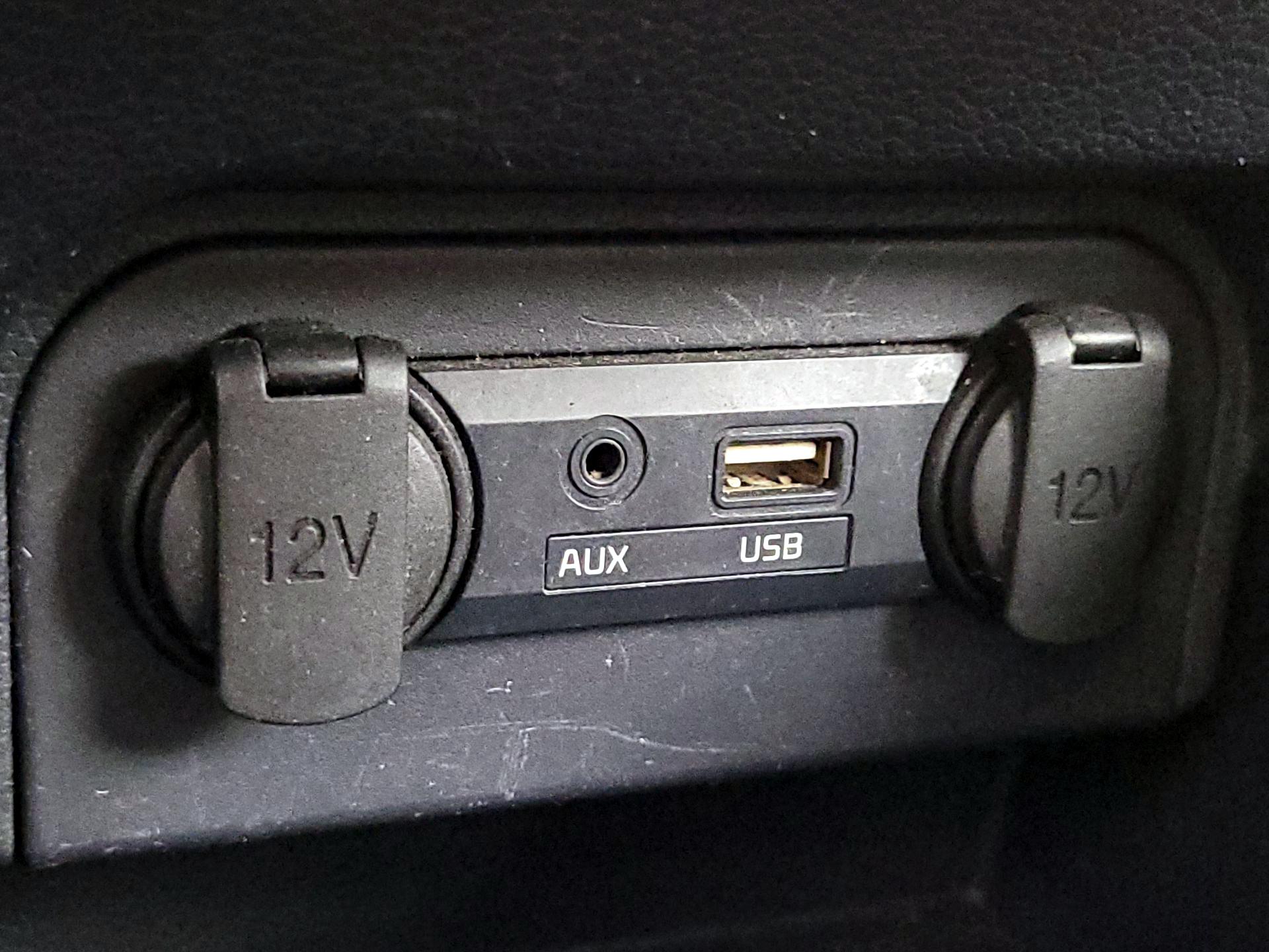 Thumbnail: 2016 Kia Rio - 17