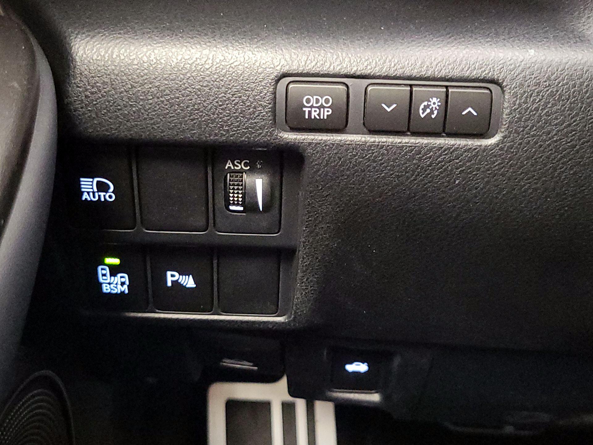 Thumbnail: 2021 Lexus RC - 13