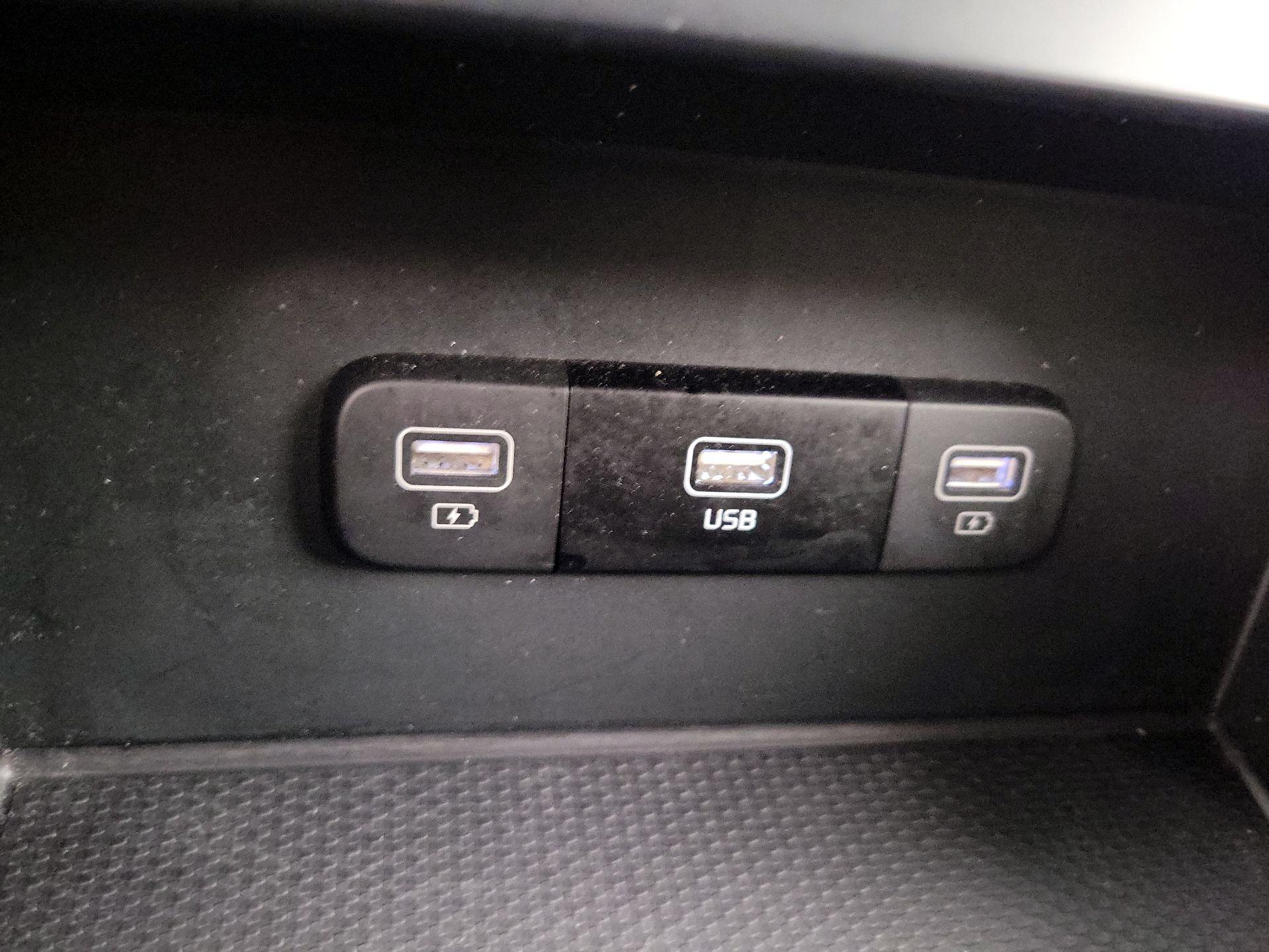 Thumbnail: 2024 Kia Carnival - 18