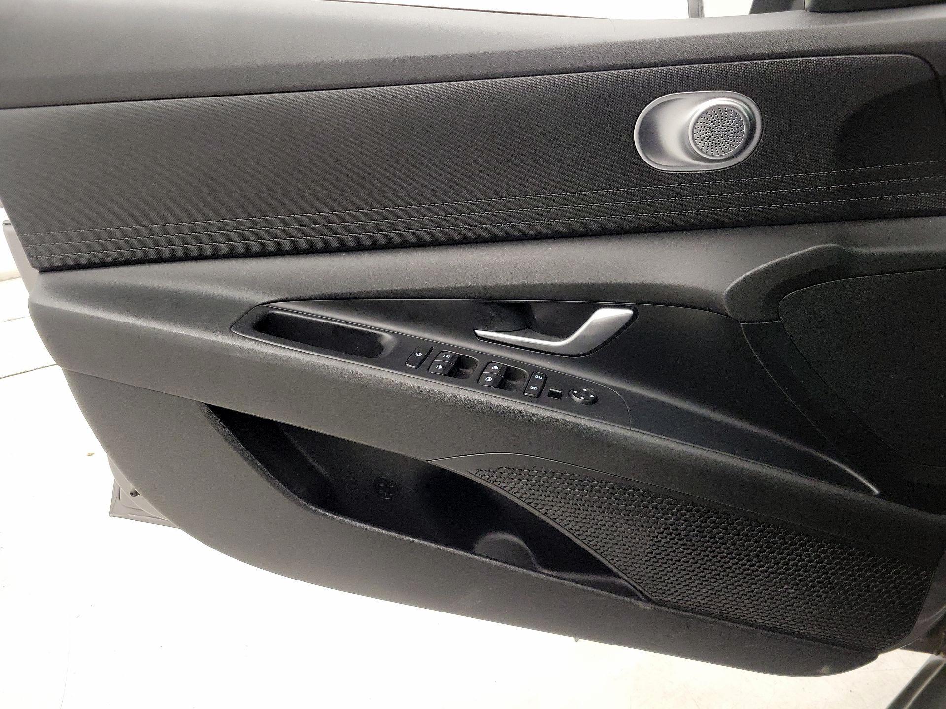 Thumbnail: 2022 Hyundai Elantra - 12