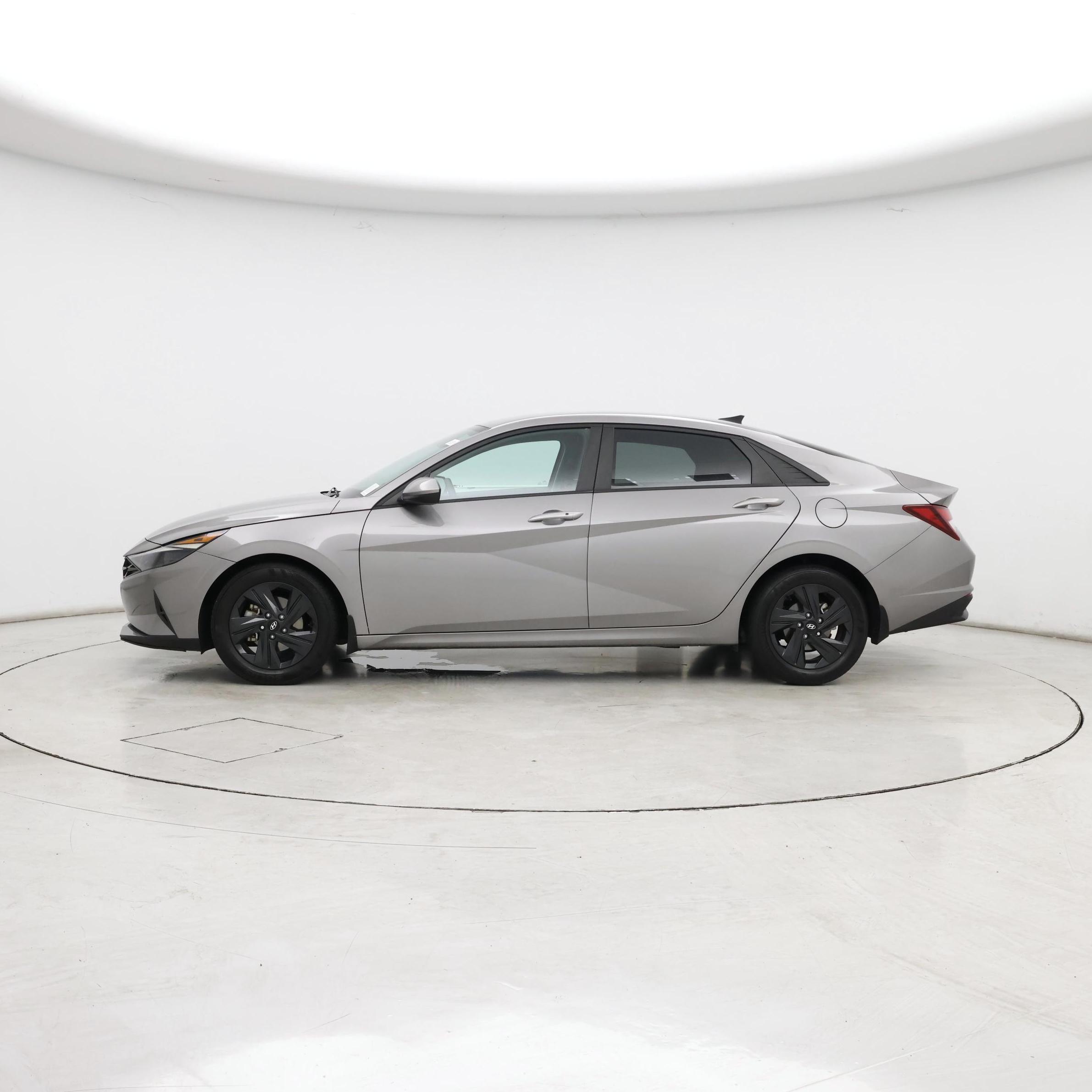 Thumbnail: 2022 Hyundai Elantra - 3