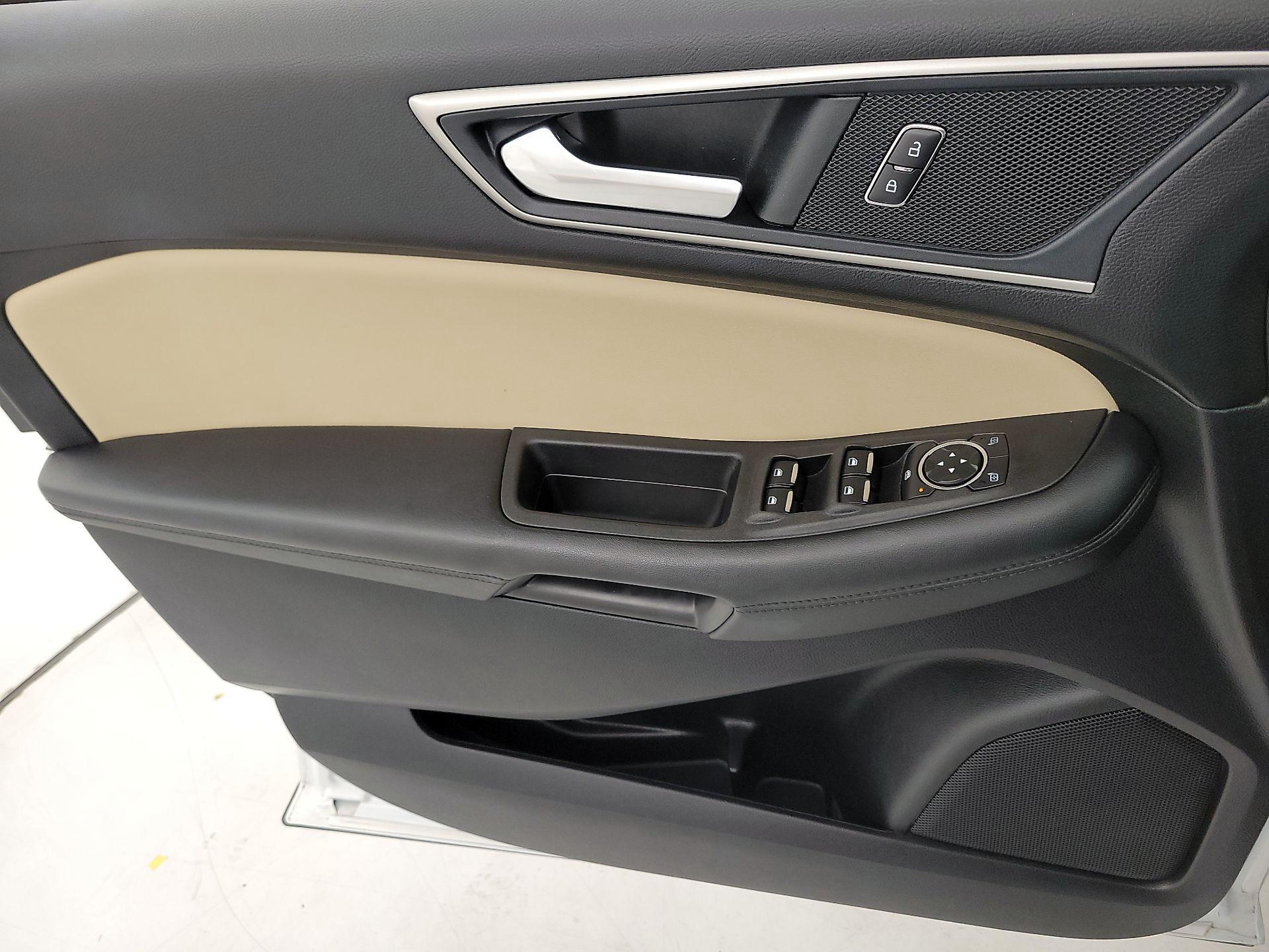 Thumbnail: 2022 Ford Edge - 12