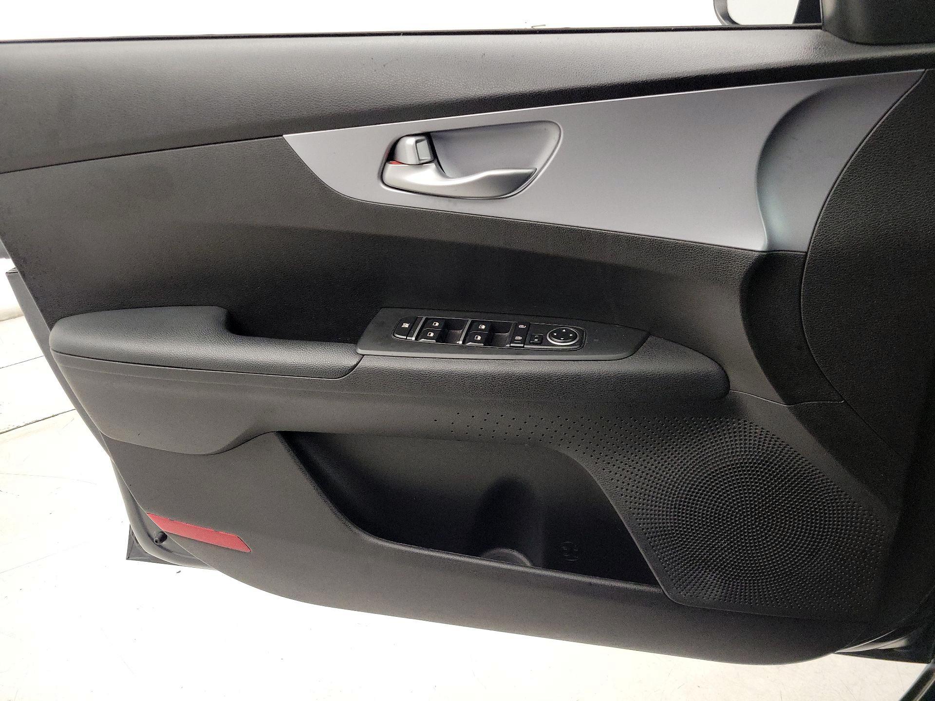 Thumbnail: 2023 Kia Forte - 12