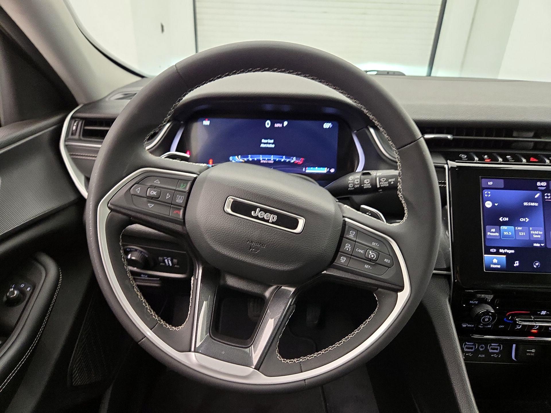 Thumbnail: 2023 Jeep Grand Cherokee - 10