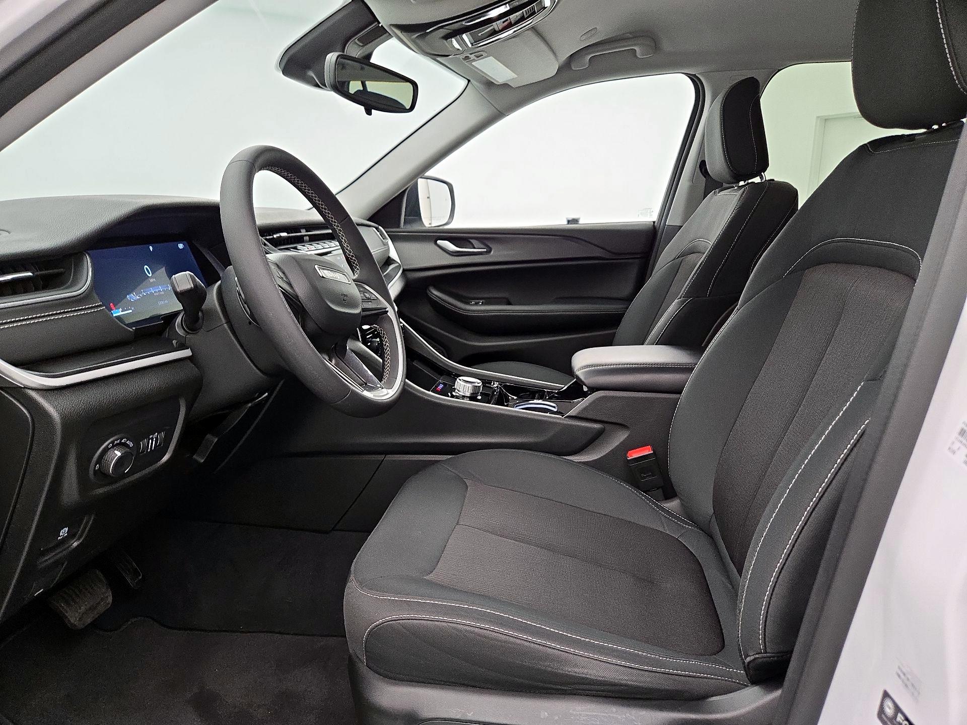 Thumbnail: 2023 Jeep Grand Cherokee - 11