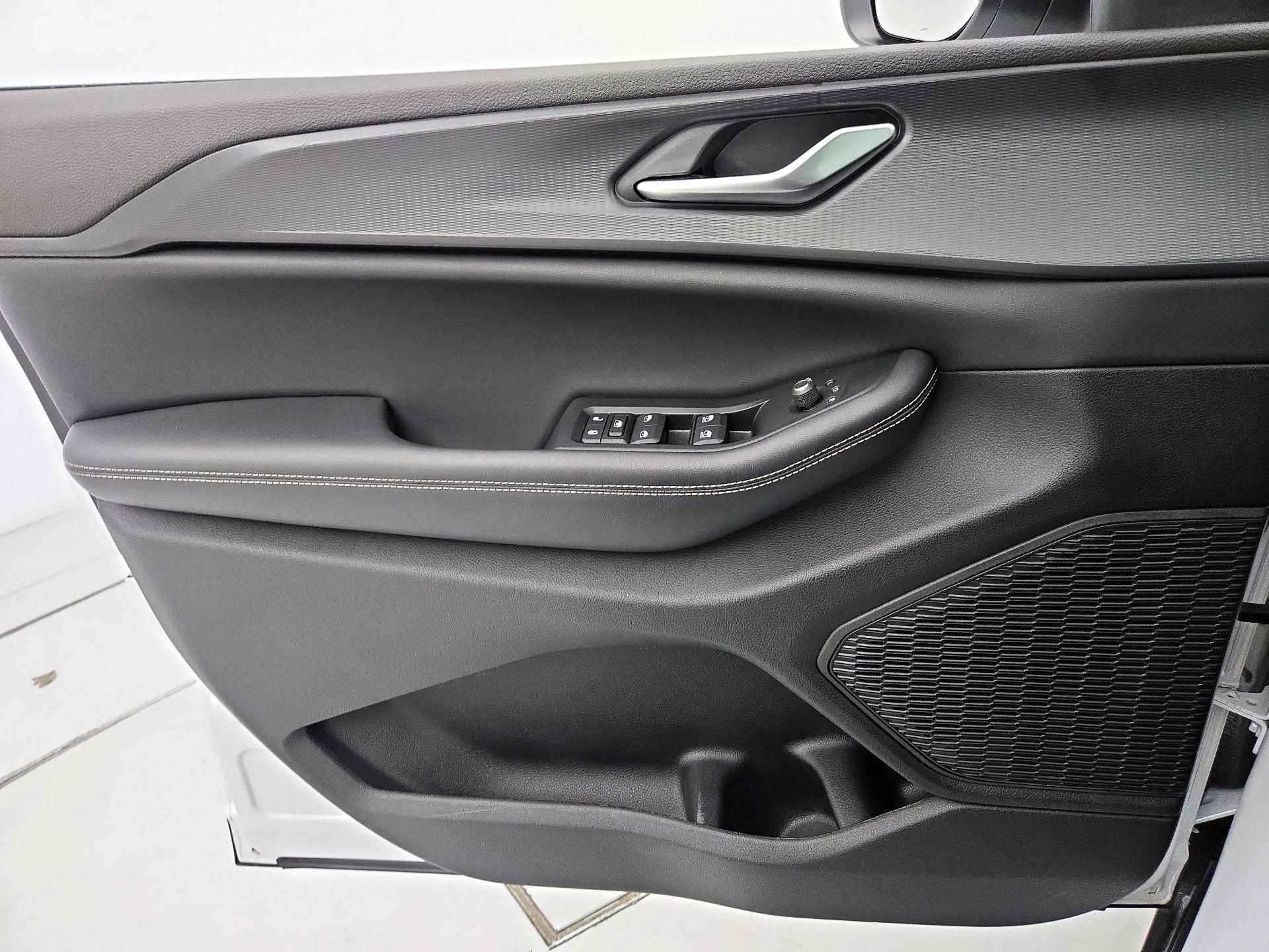 Thumbnail: 2023 Jeep Grand Cherokee - 12