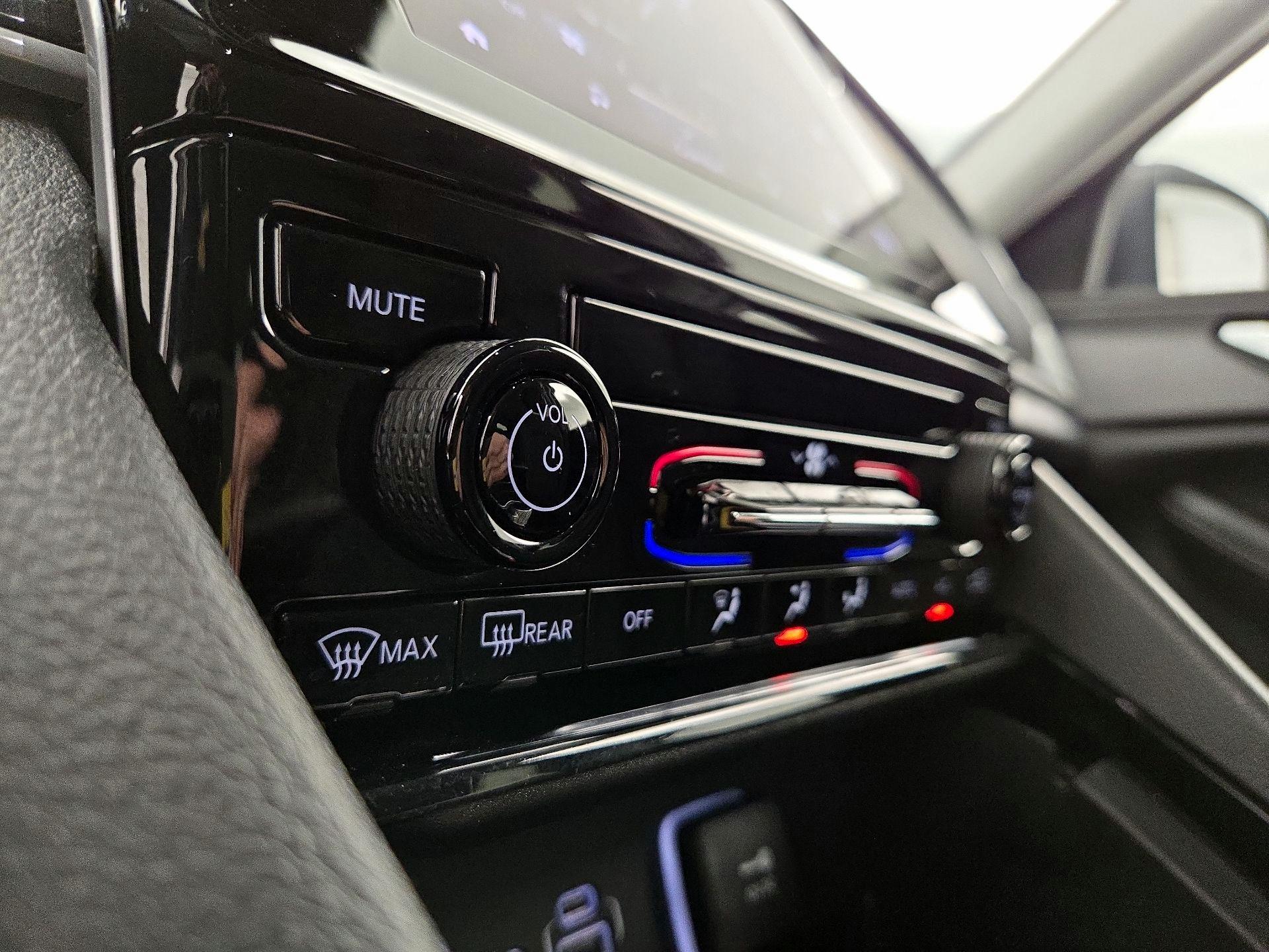 Thumbnail: 2023 Jeep Grand Cherokee - 16