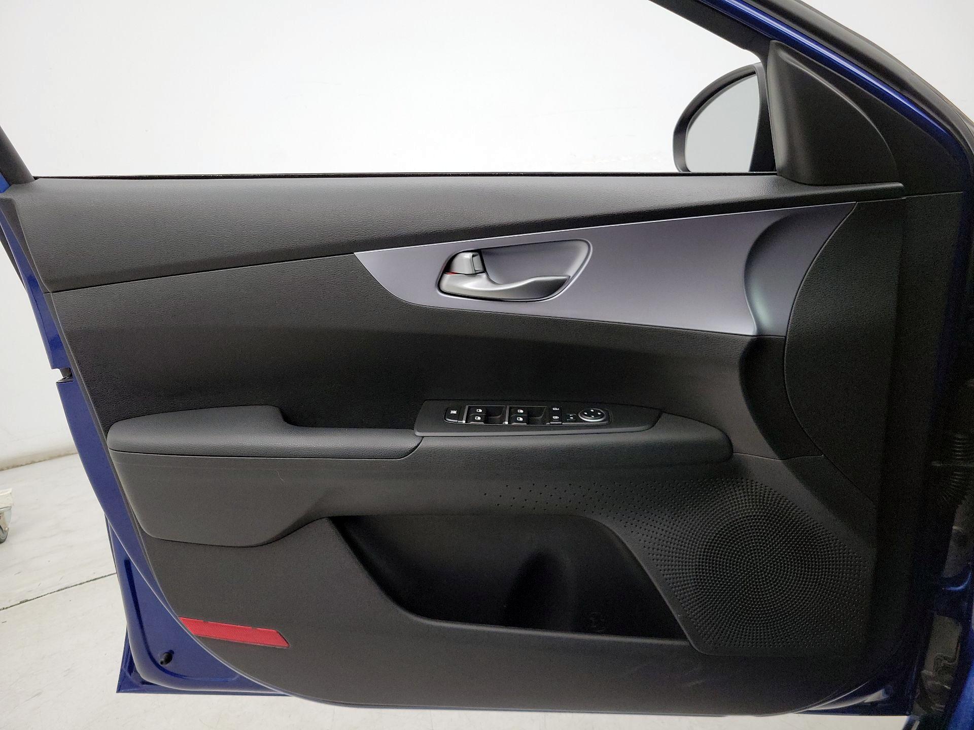 Thumbnail: 2022 Kia Forte - 12