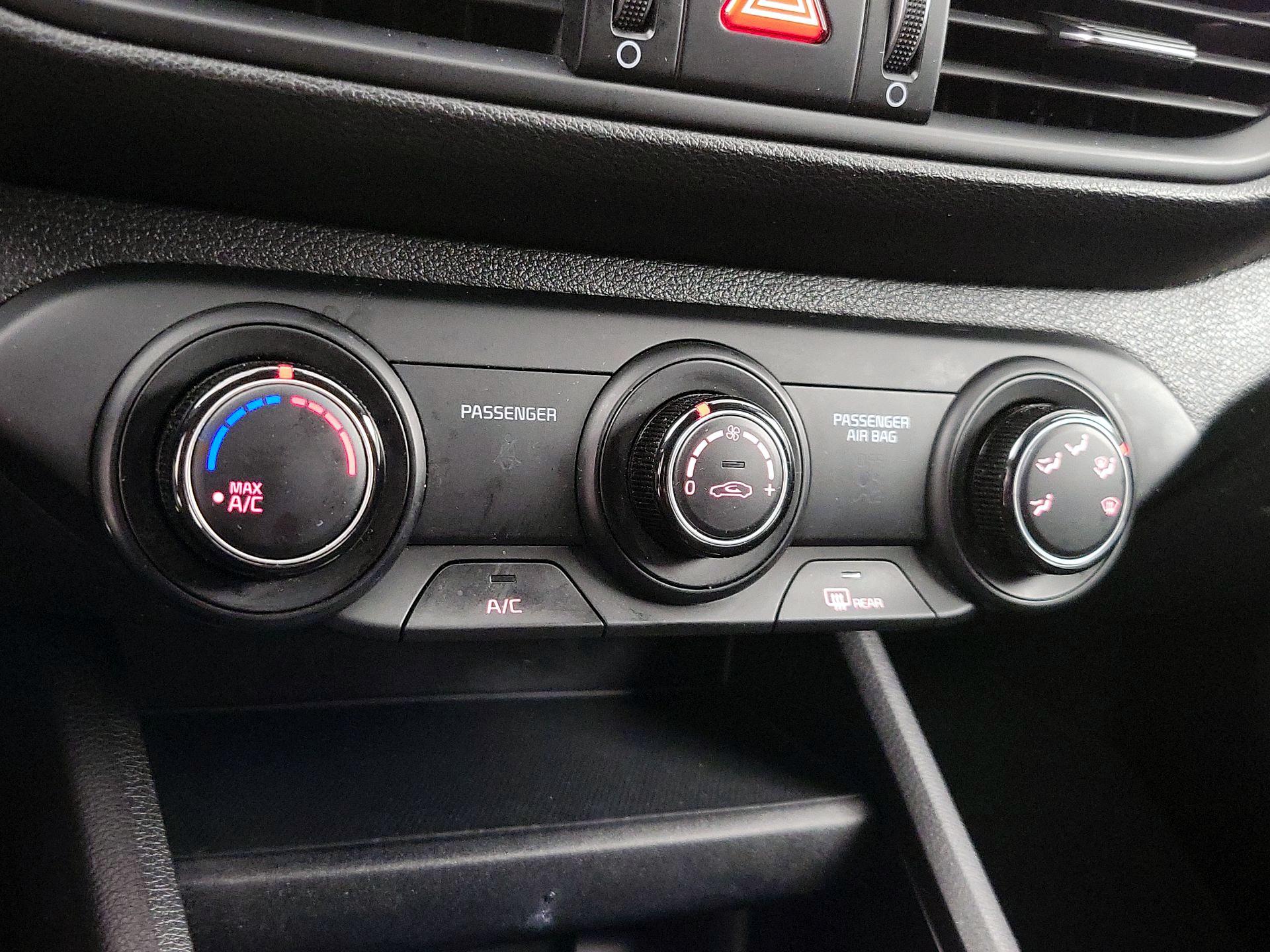 Thumbnail: 2022 Kia Forte - 16