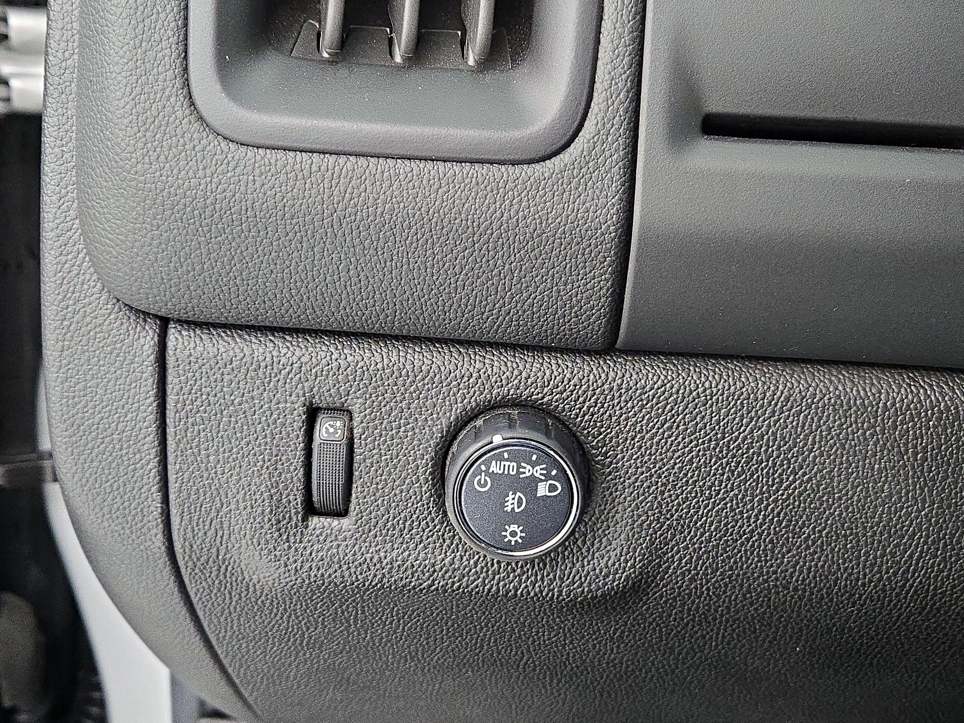 Thumbnail: 2022 Chevrolet Colorado - 13