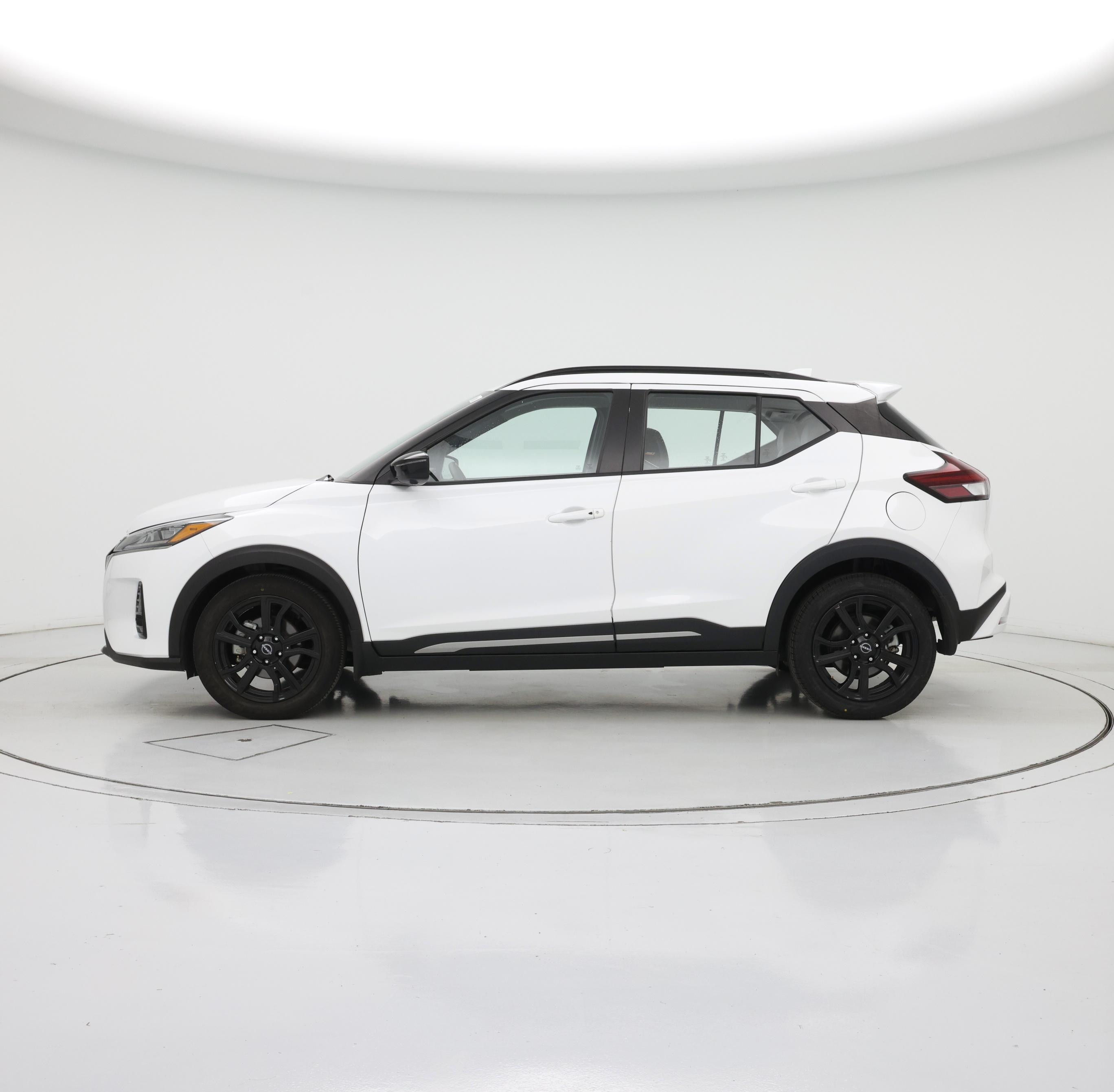 Thumbnail: 2023 Nissan Kicks - 3