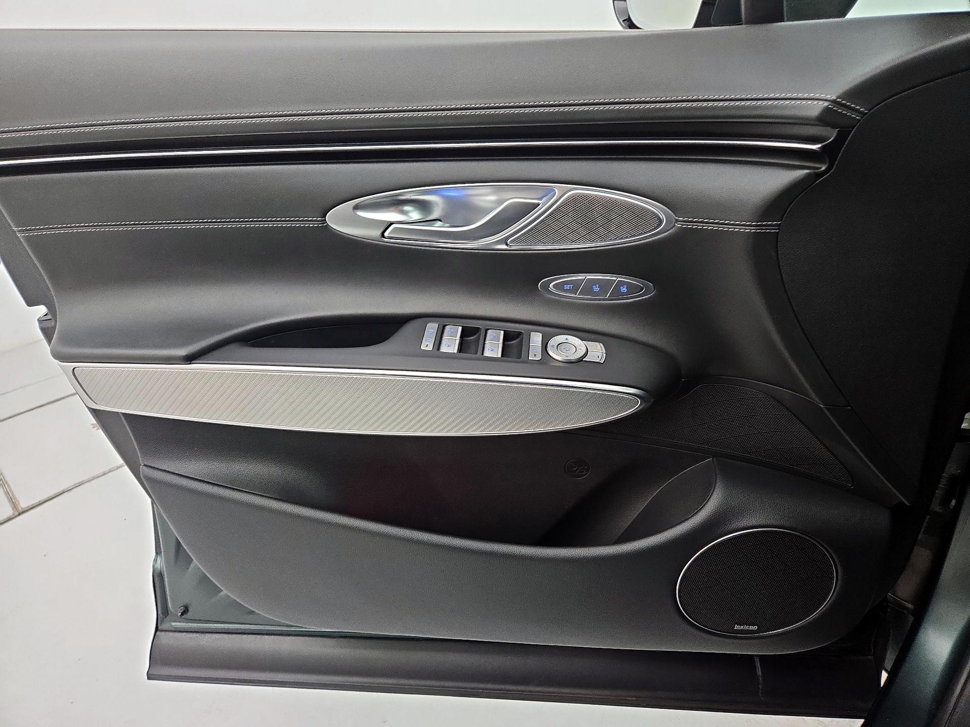 Thumbnail: 2023 Genesis GV70 - 12