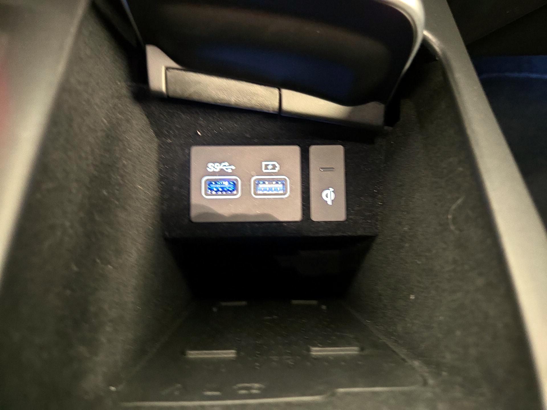 Thumbnail: 2023 Genesis GV70 - 19