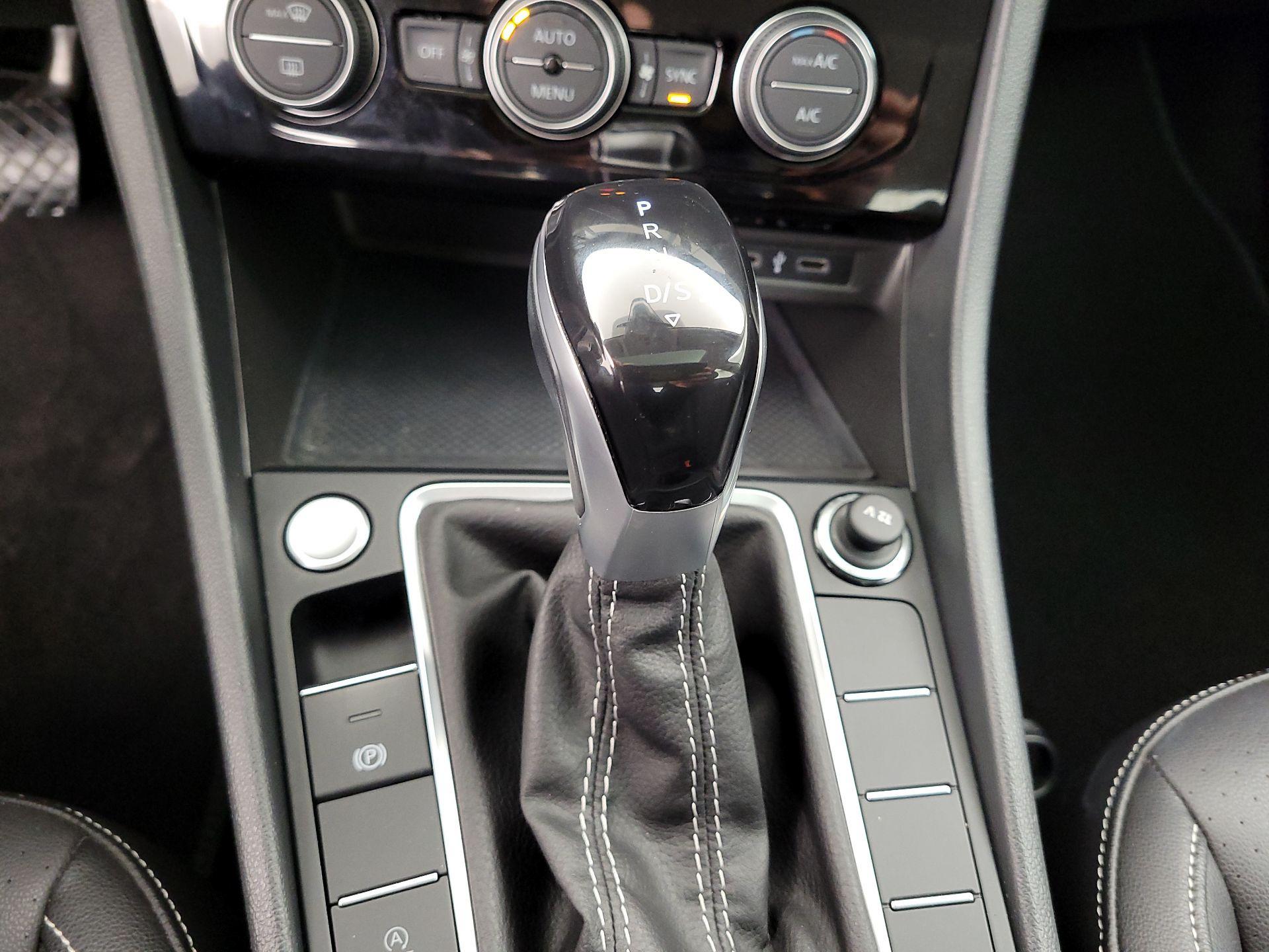 Thumbnail: 2023 Volkswagen Jetta - 16