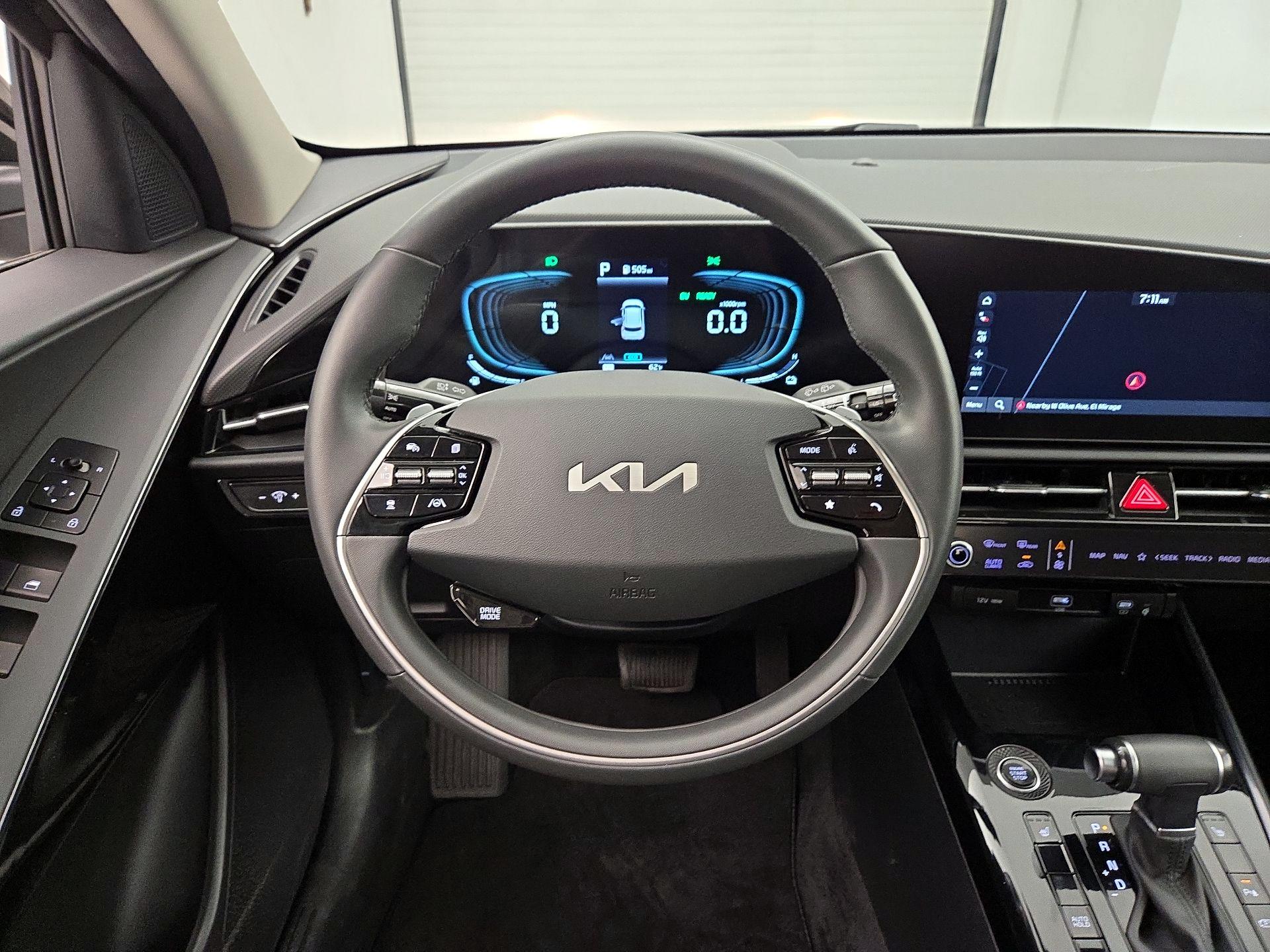 Thumbnail: 2023 Kia Niro - 10