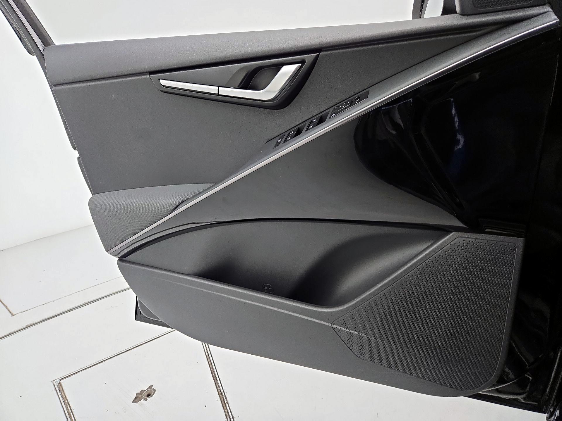 Thumbnail: 2023 Kia Niro - 12