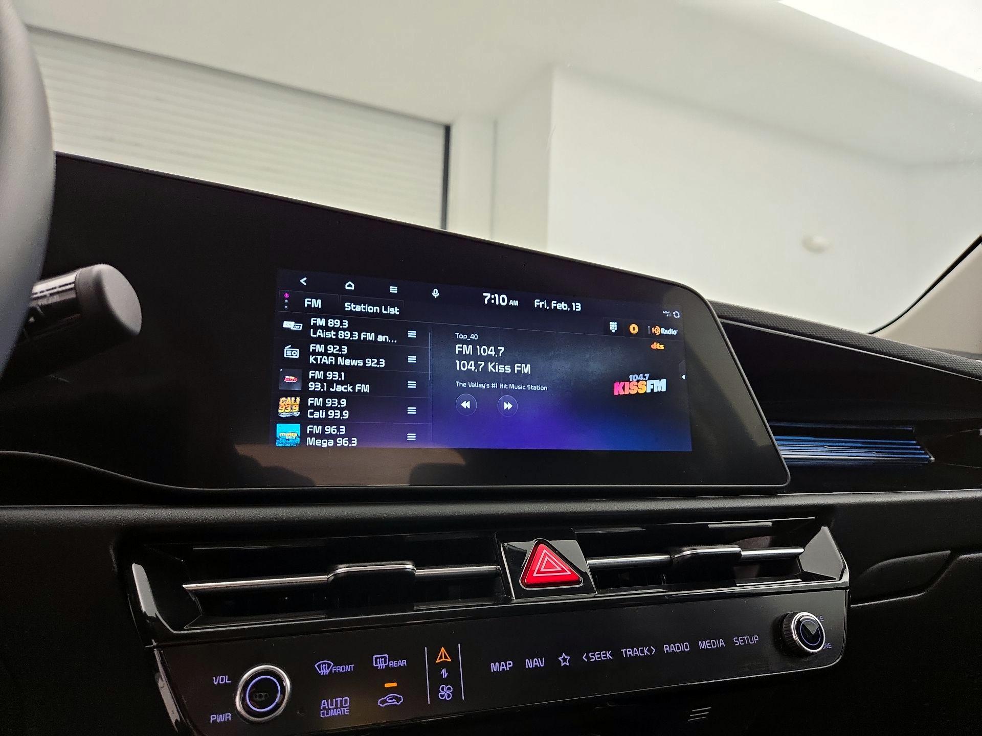 Thumbnail: 2023 Kia Niro - 16