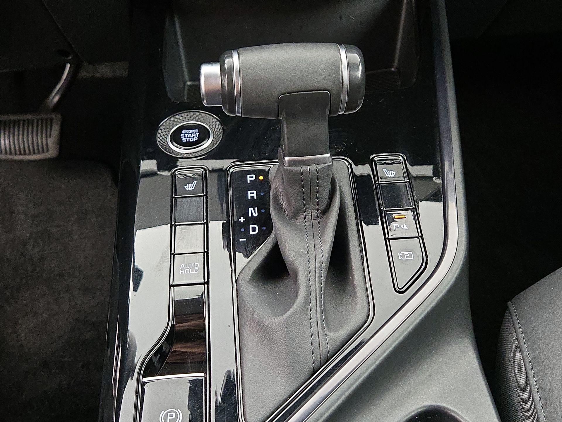 Thumbnail: 2023 Kia Niro - 18