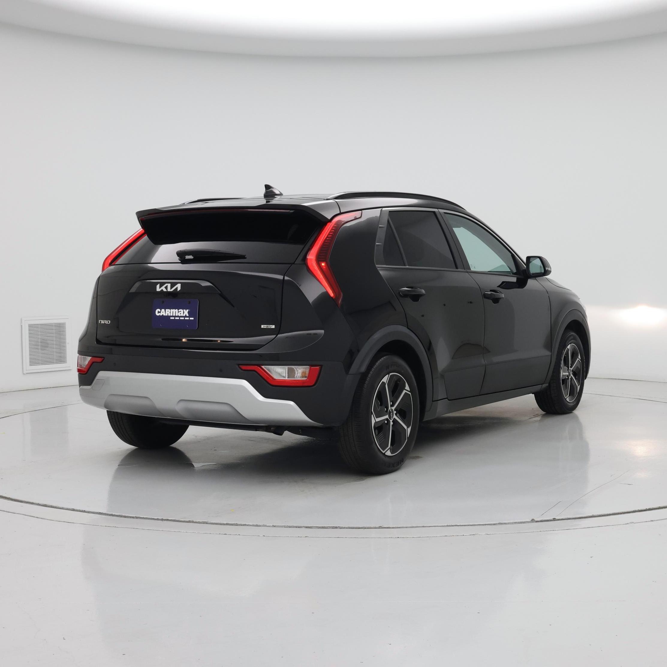 Thumbnail: 2023 Kia Niro - 8