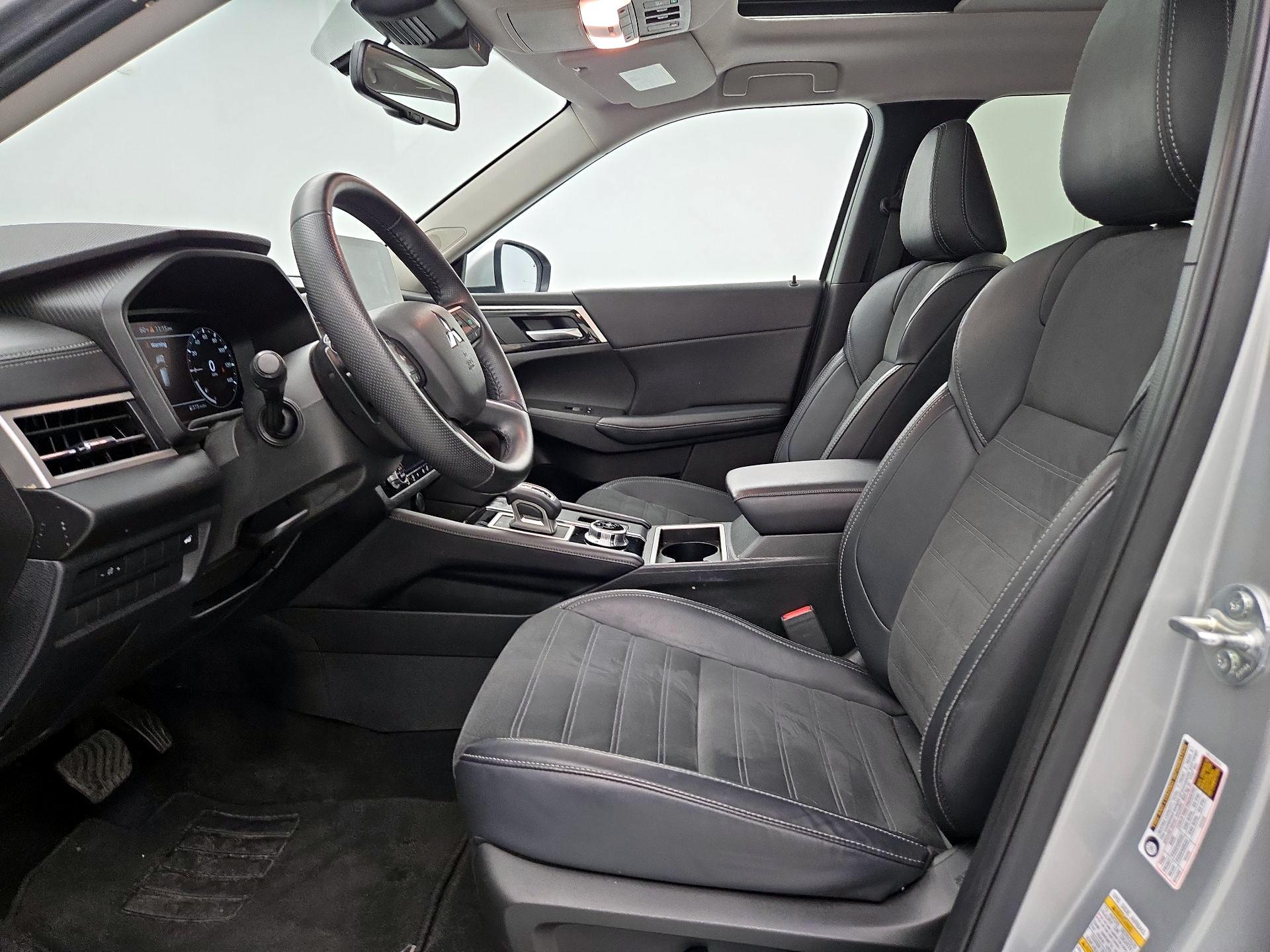 Thumbnail: 2024 Mitsubishi Outlander - 11