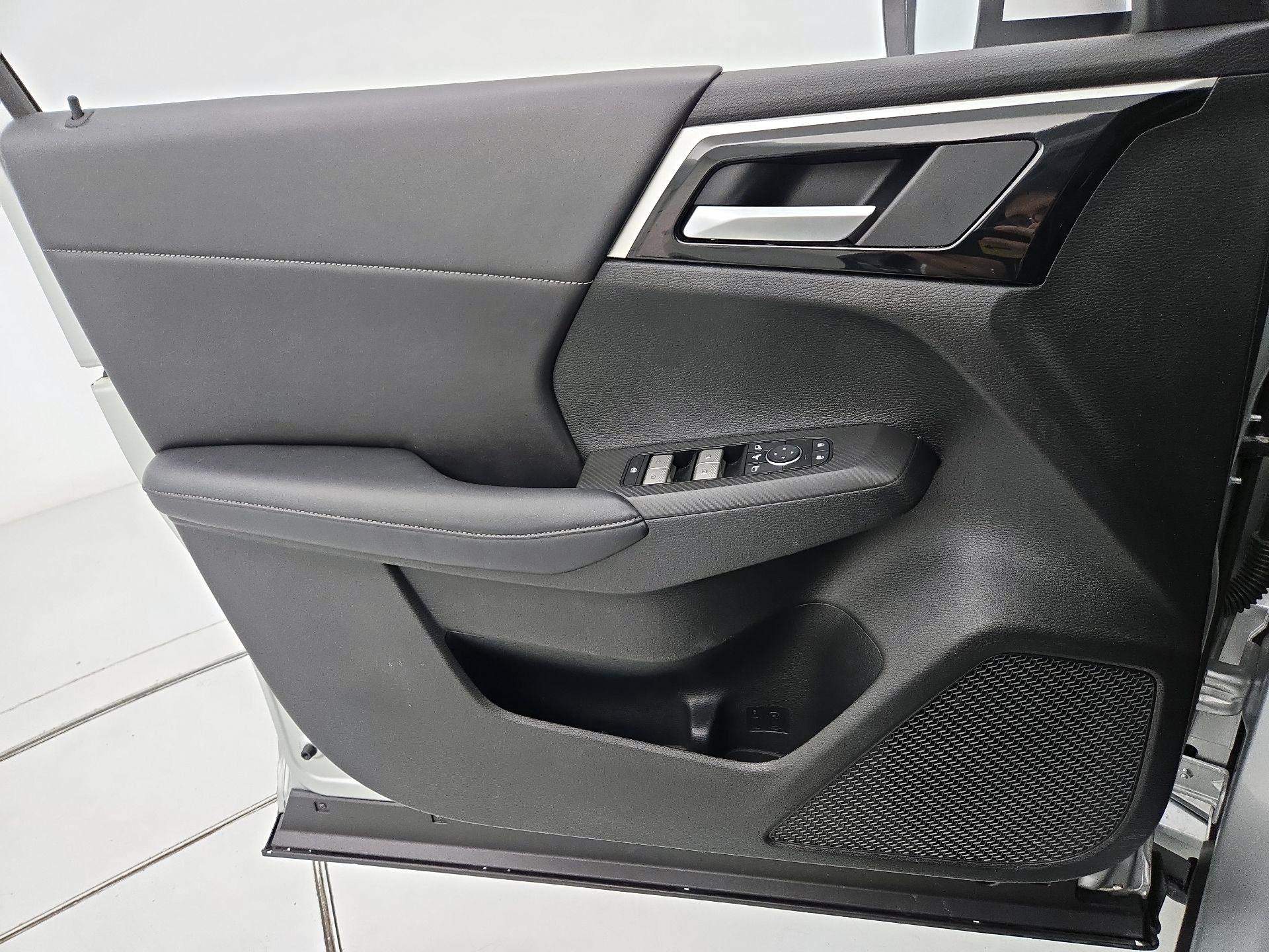 Thumbnail: 2024 Mitsubishi Outlander - 12