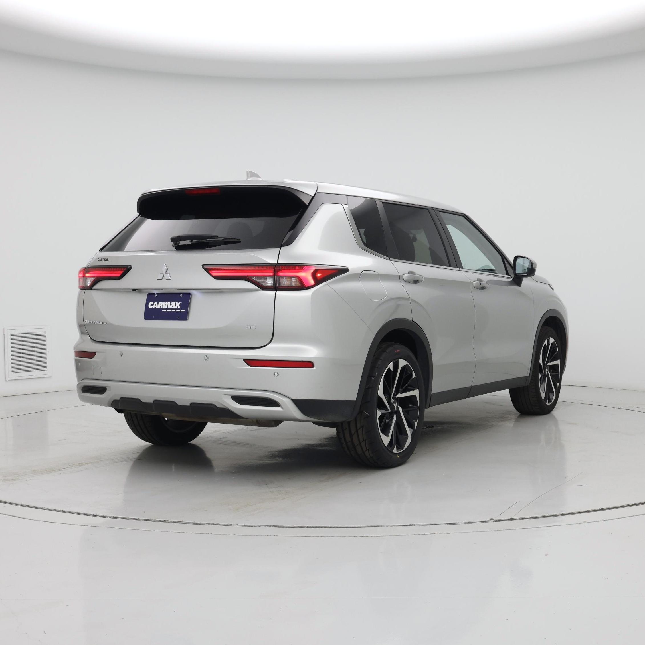 Thumbnail: 2024 Mitsubishi Outlander - 8