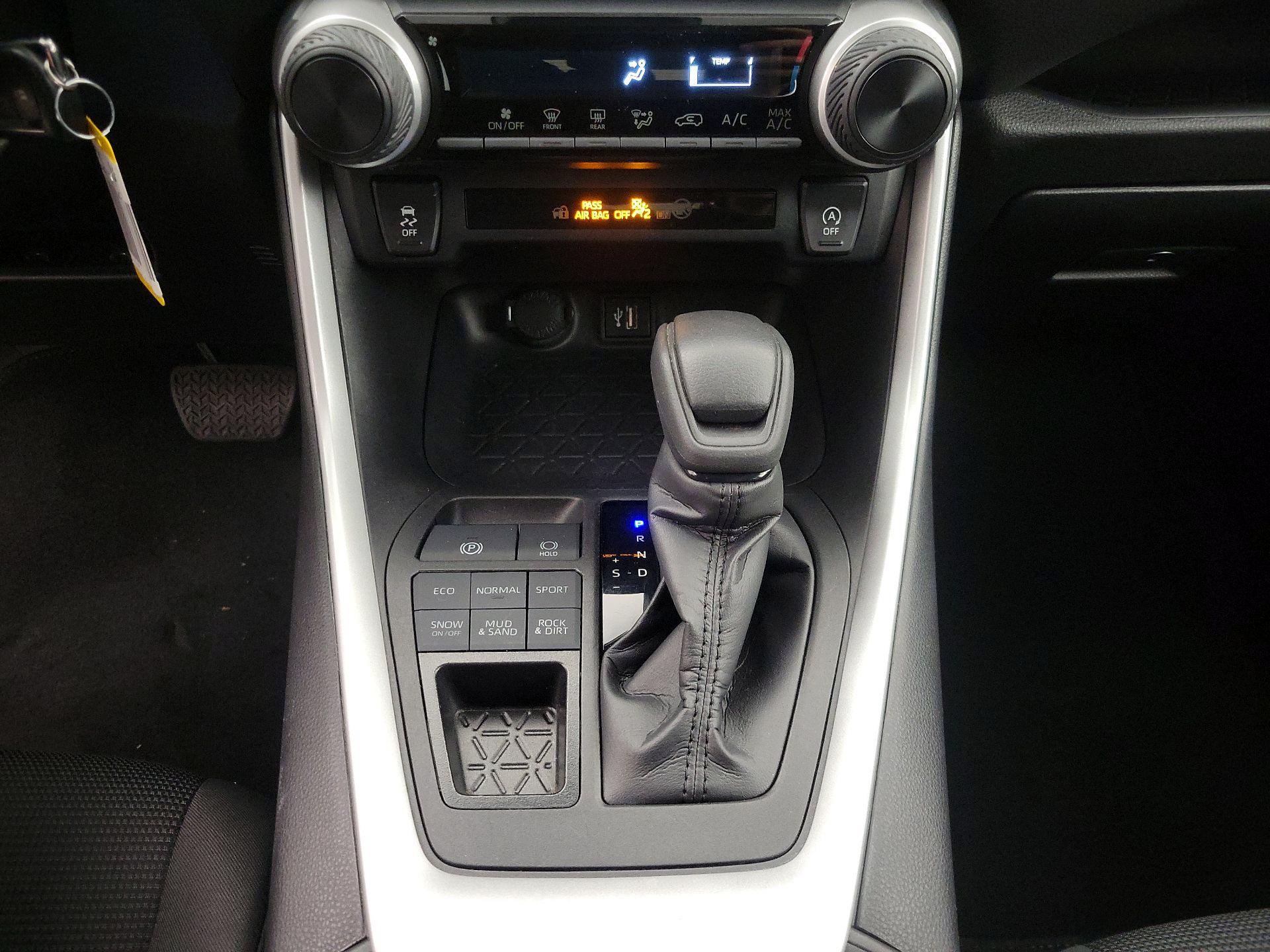 Thumbnail: 2024 Toyota RAV4 - 17