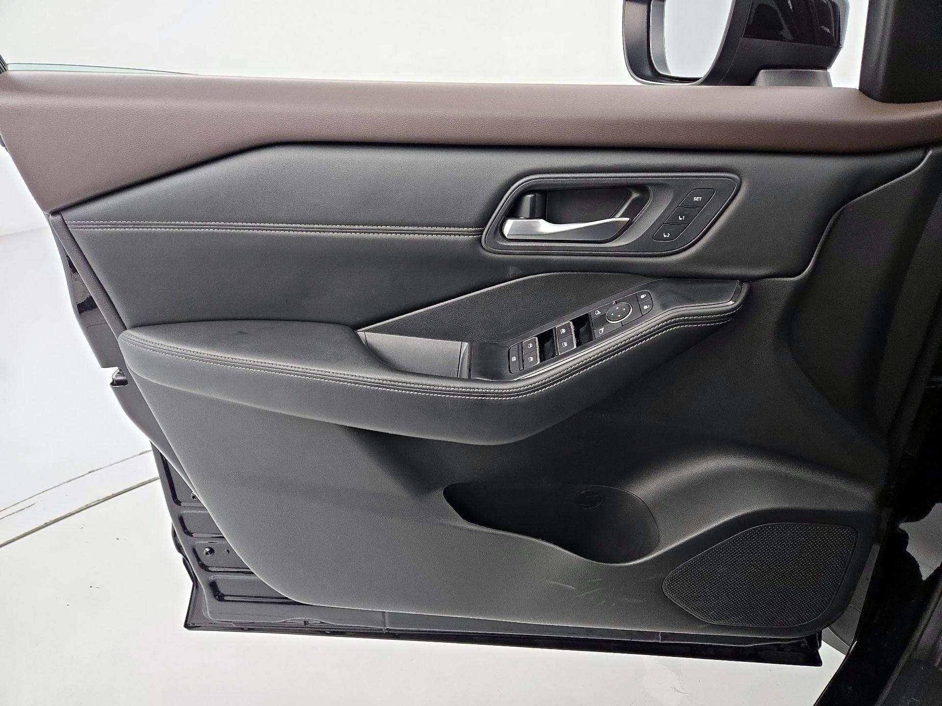 Thumbnail: 2023 Nissan Rogue - 12