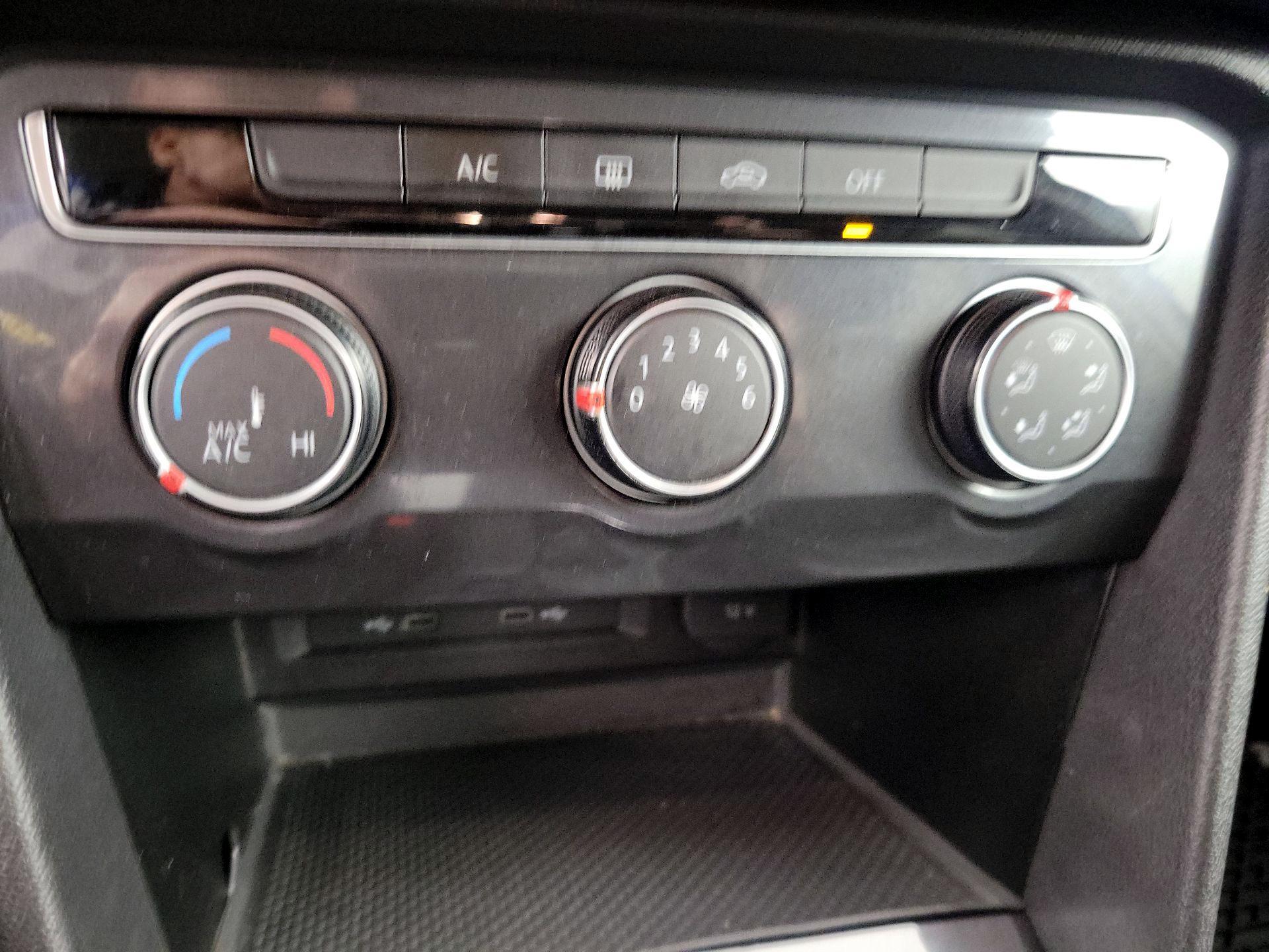 Thumbnail: 2020 Volkswagen Tiguan - 16