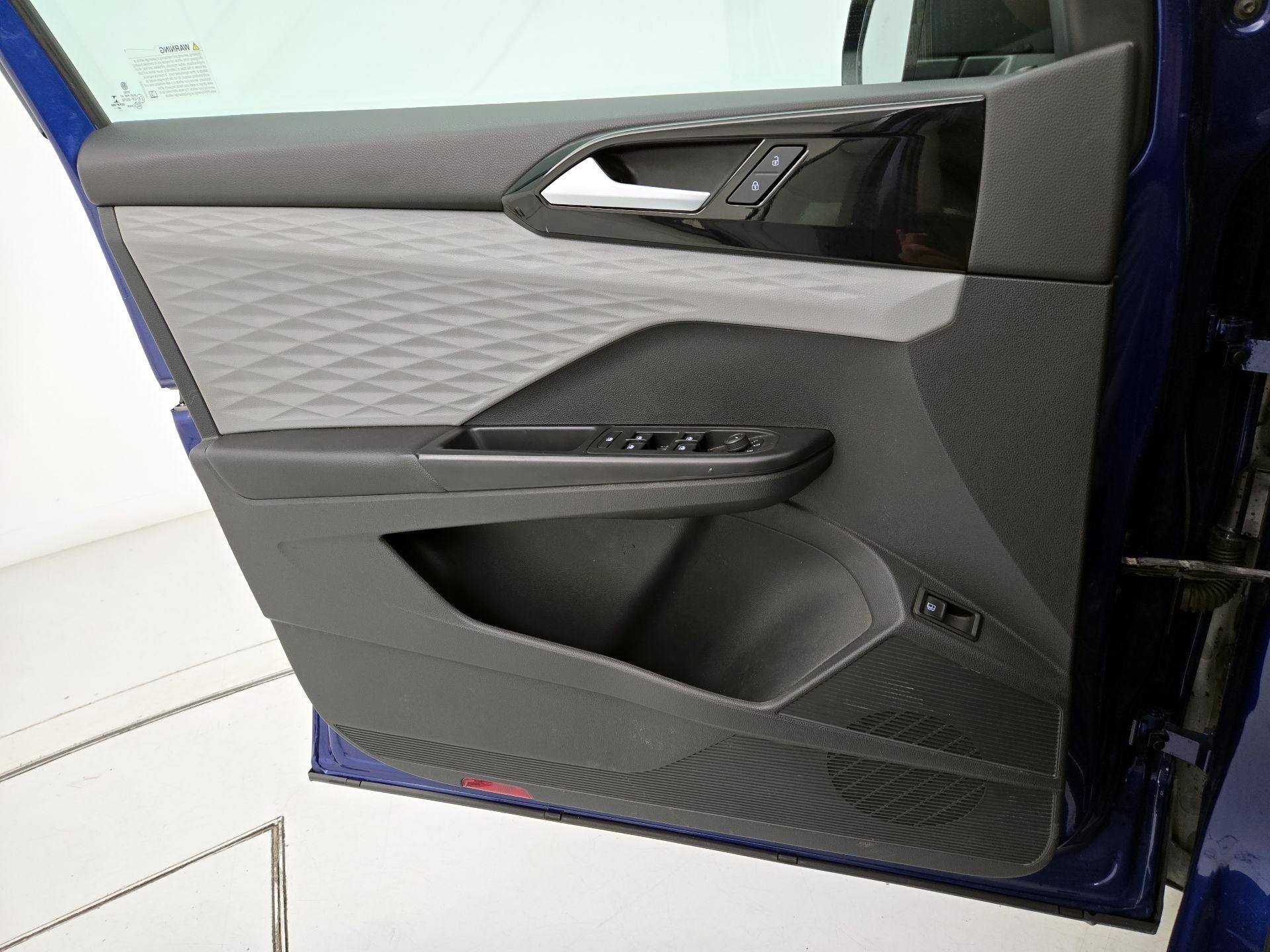 Thumbnail: 2023 Volkswagen Taos - 12