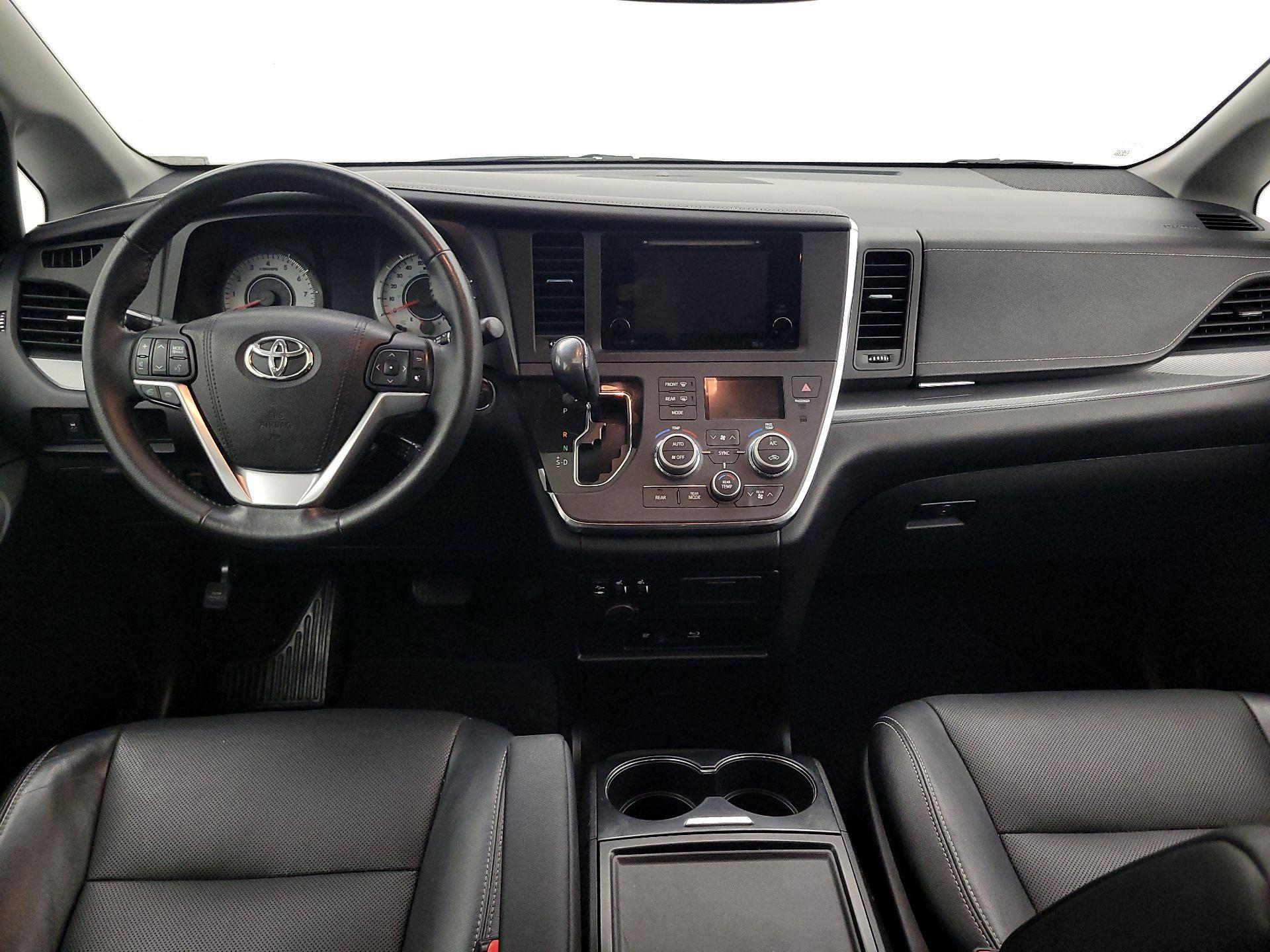 Thumbnail: 2015 Toyota Sienna - 9