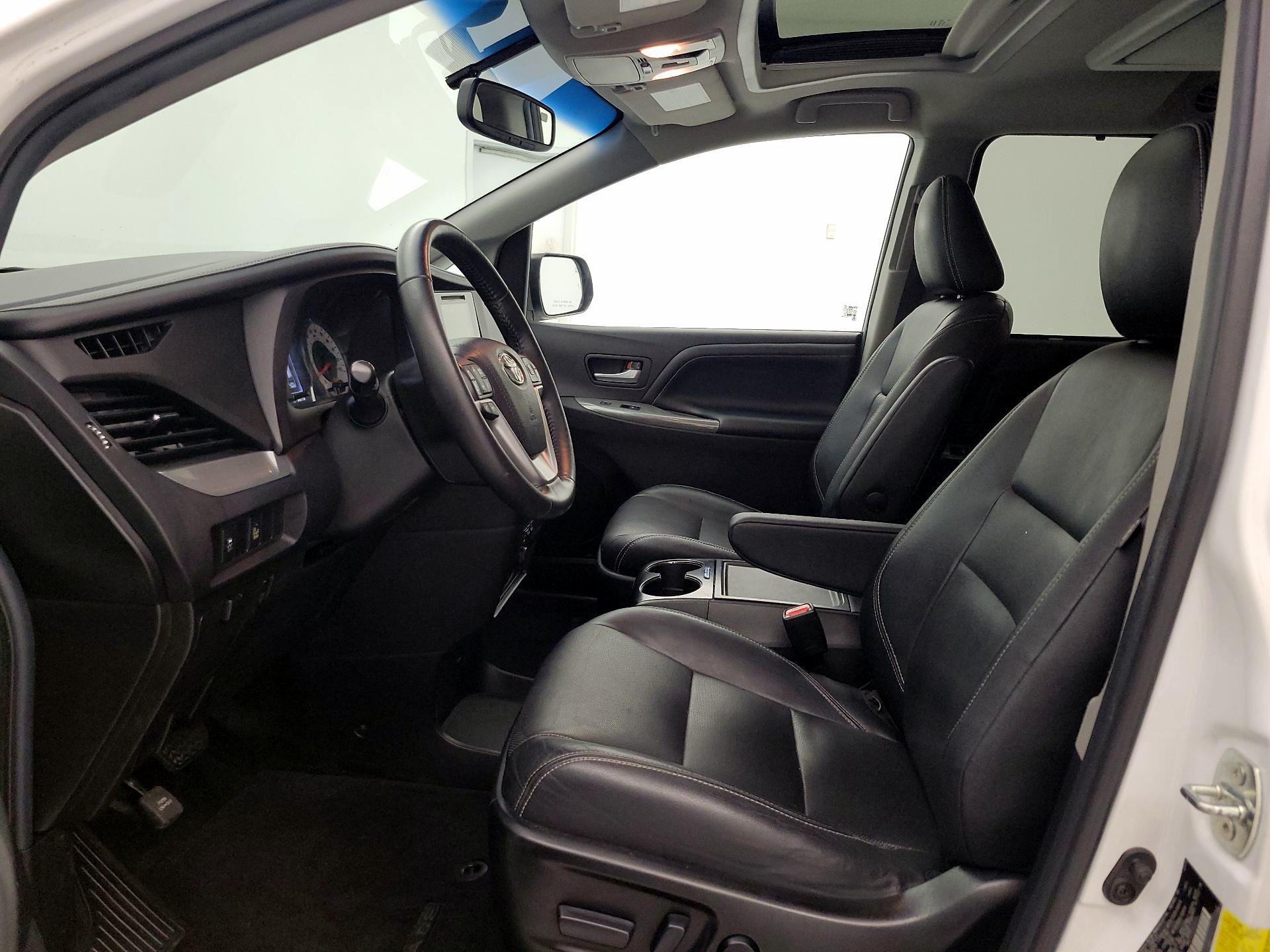 Thumbnail: 2015 Toyota Sienna - 11