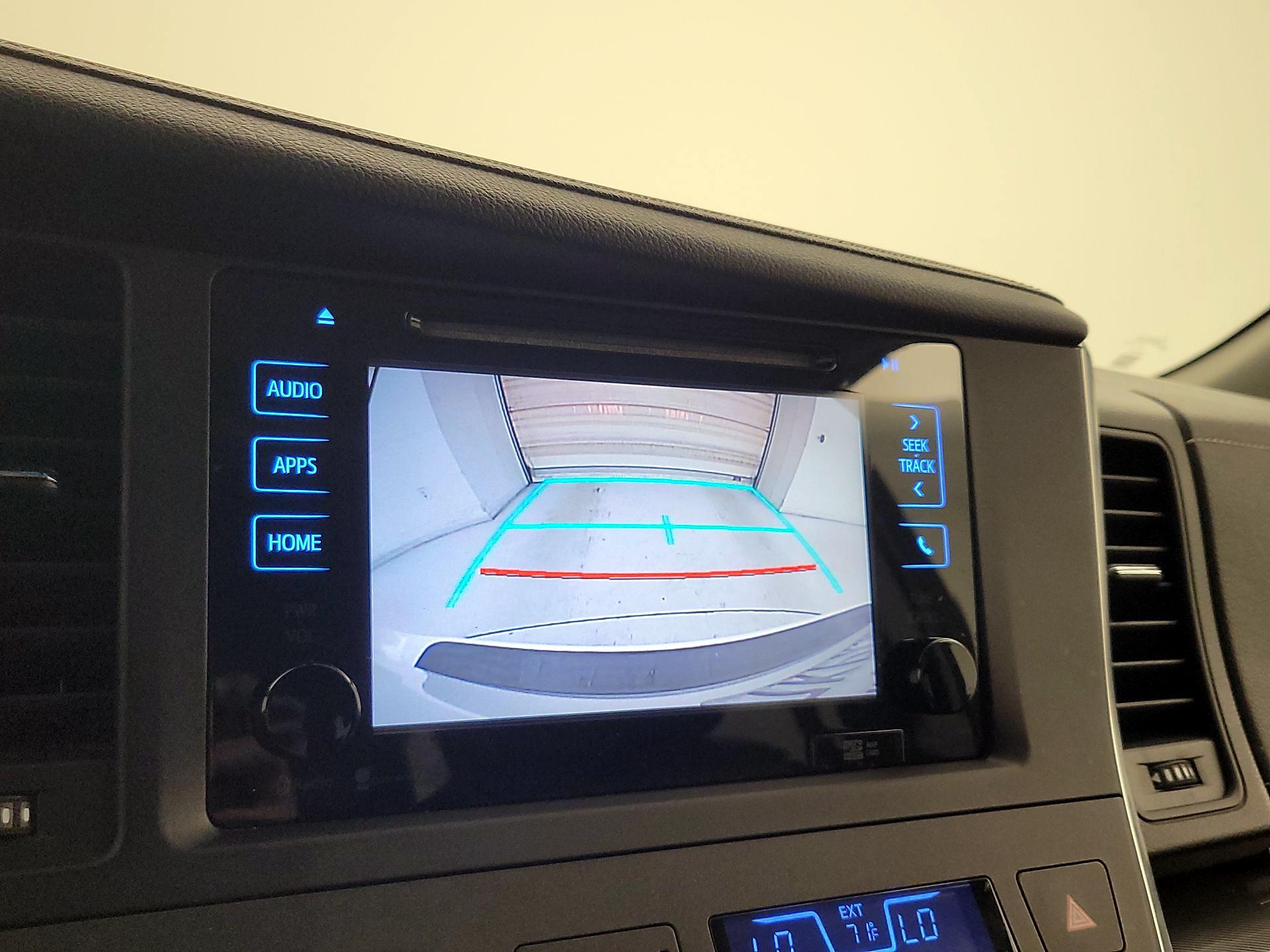 Thumbnail: 2015 Toyota Sienna - 15