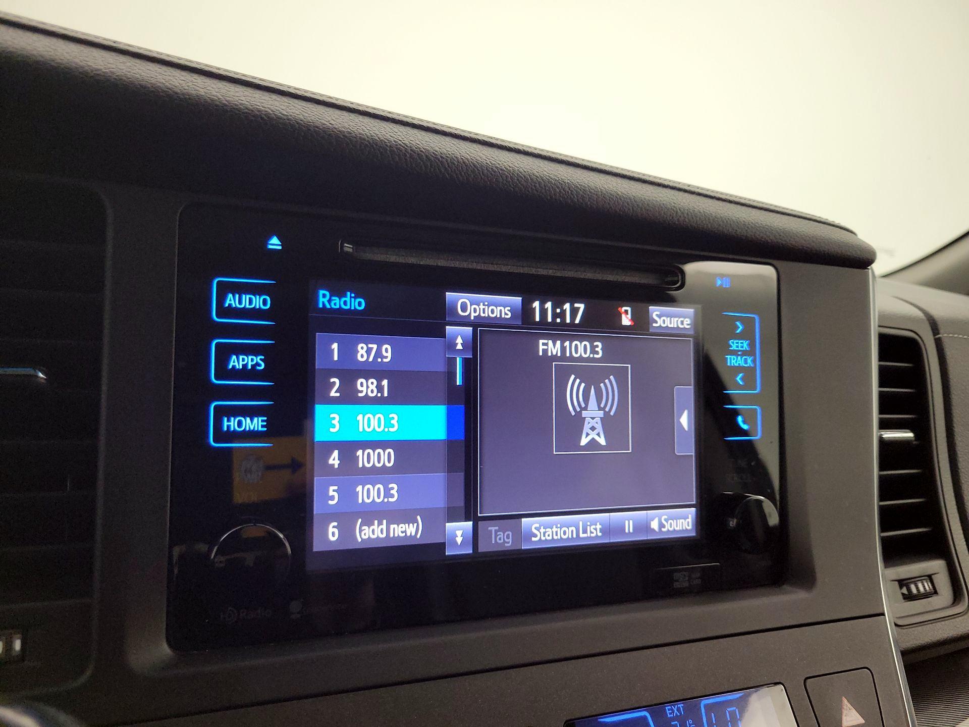 Thumbnail: 2015 Toyota Sienna - 16