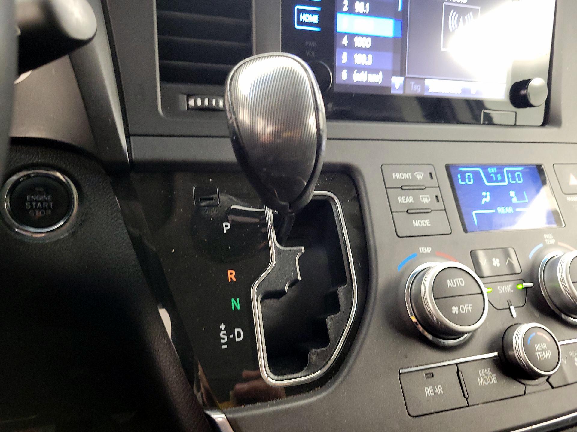 Thumbnail: 2015 Toyota Sienna - 18