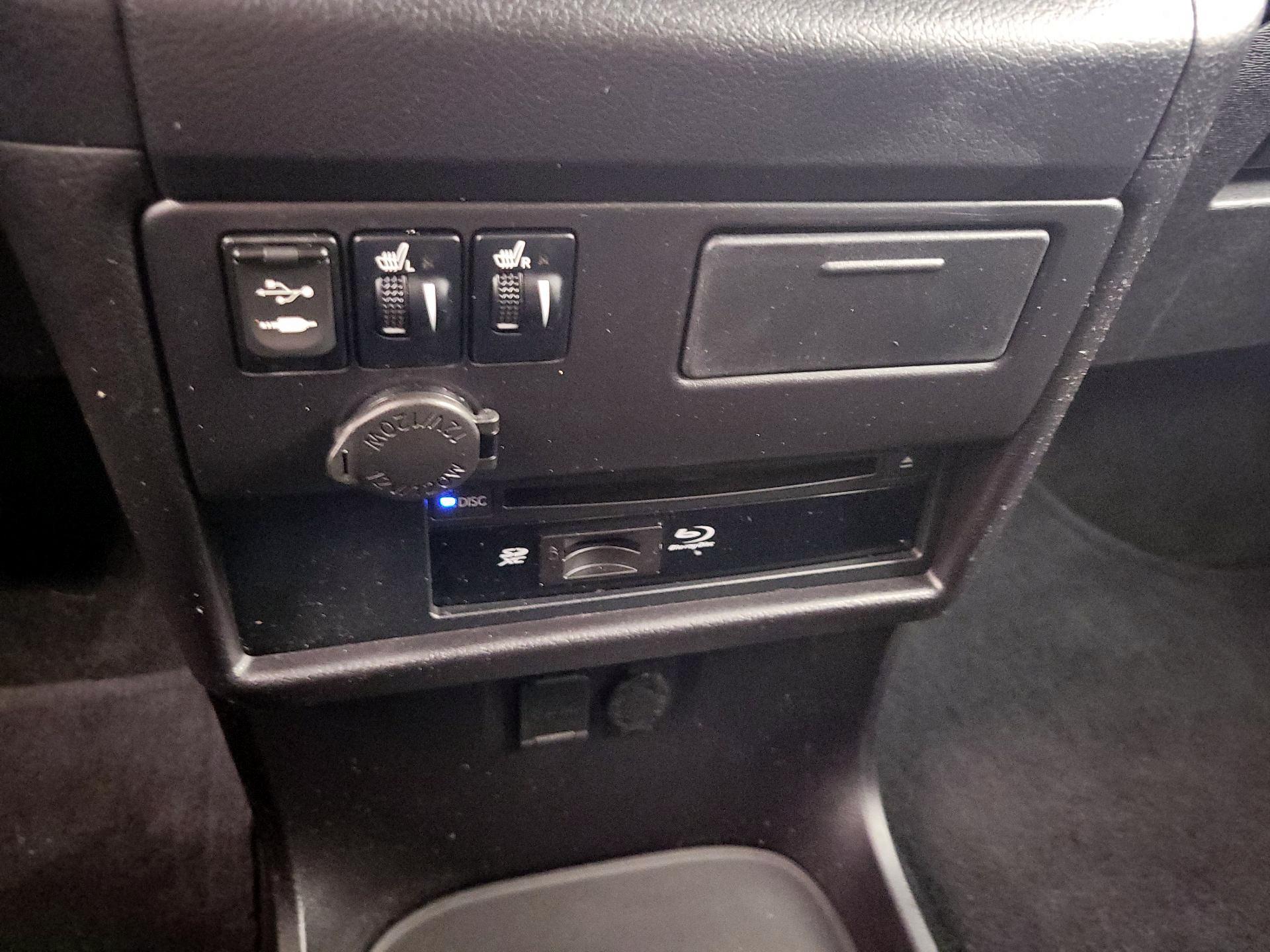 Thumbnail: 2015 Toyota Sienna - 19