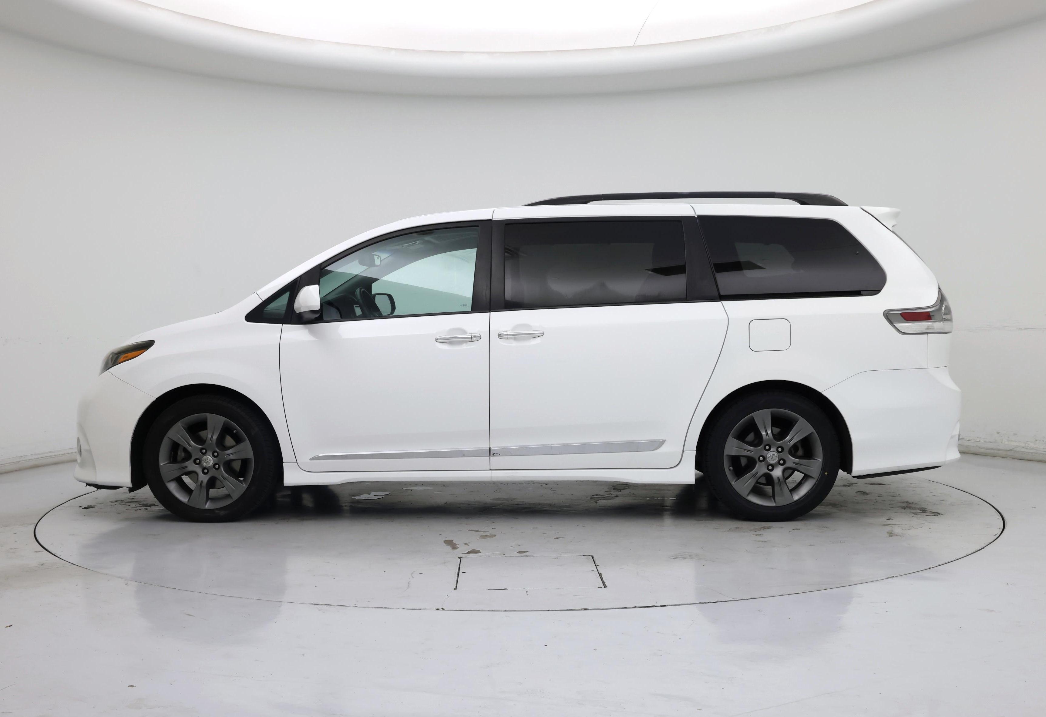 Thumbnail: 2015 Toyota Sienna - 3