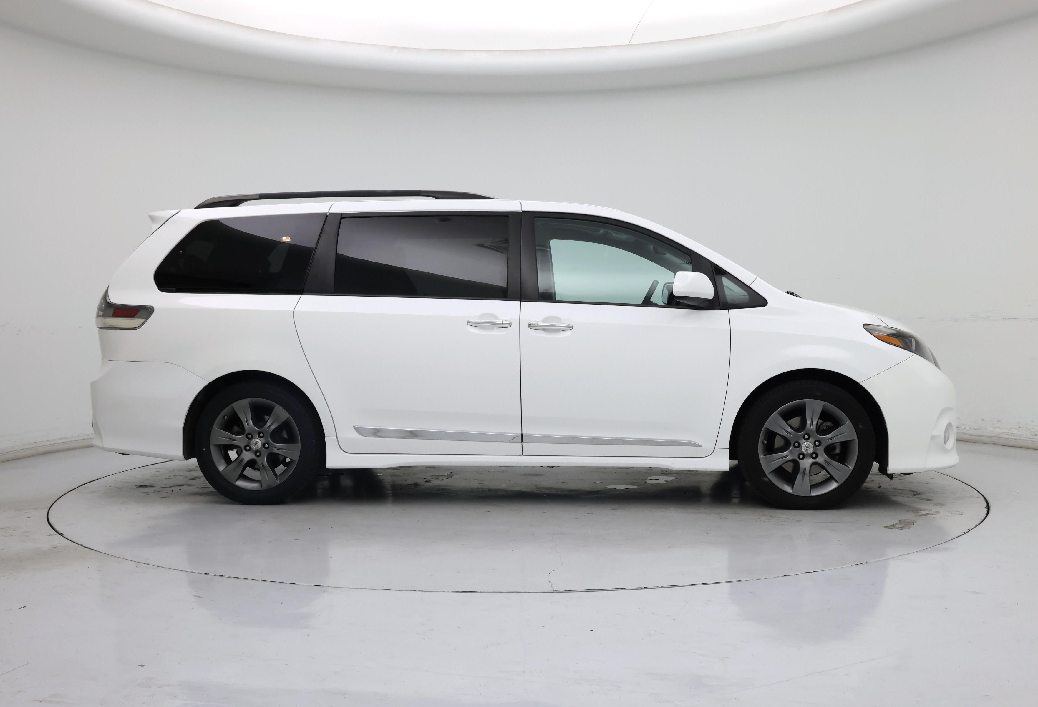 Thumbnail: 2015 Toyota Sienna - 7
