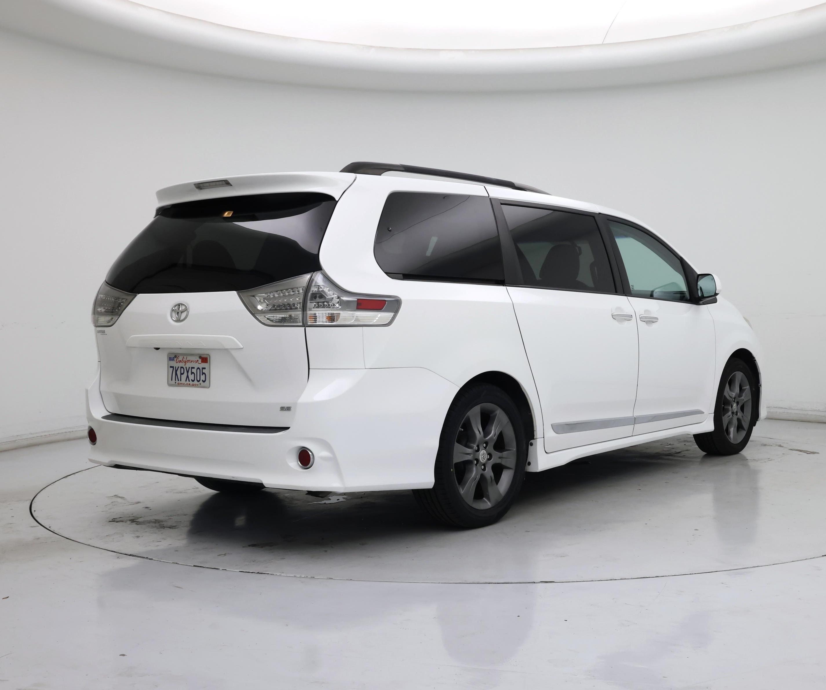 Thumbnail: 2015 Toyota Sienna - 8