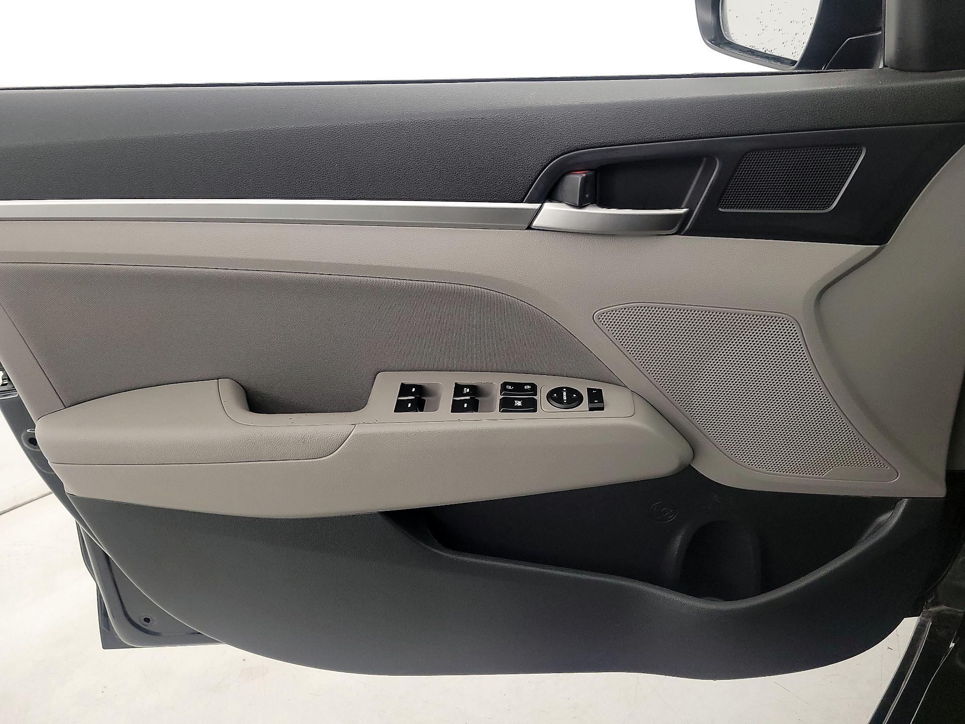 Thumbnail: 2020 Hyundai Elantra - 12