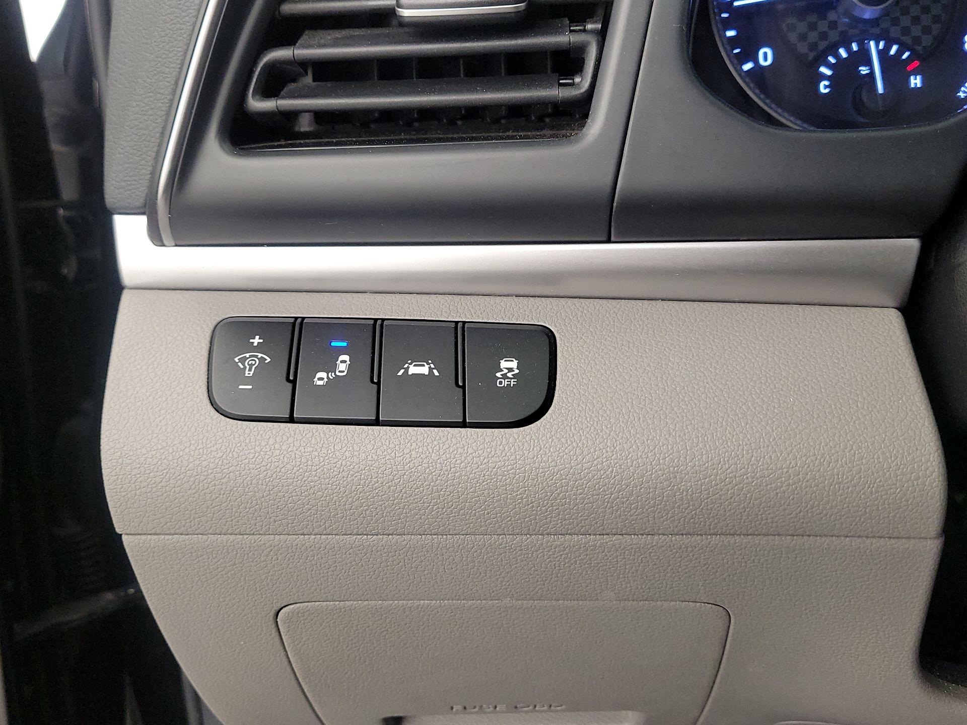 Thumbnail: 2020 Hyundai Elantra - 13