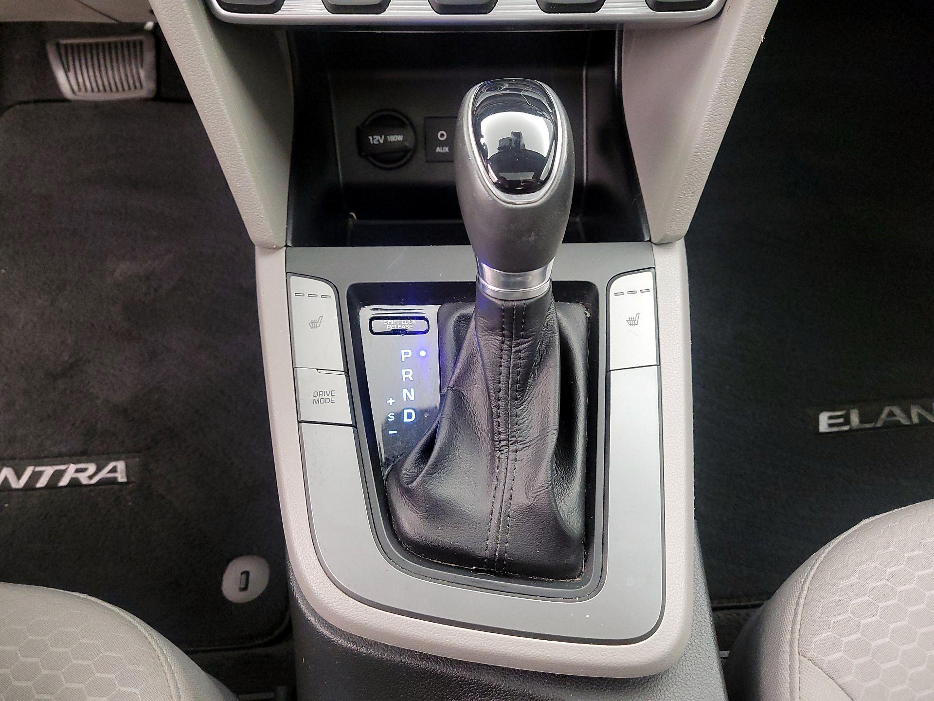 Thumbnail: 2020 Hyundai Elantra - 17