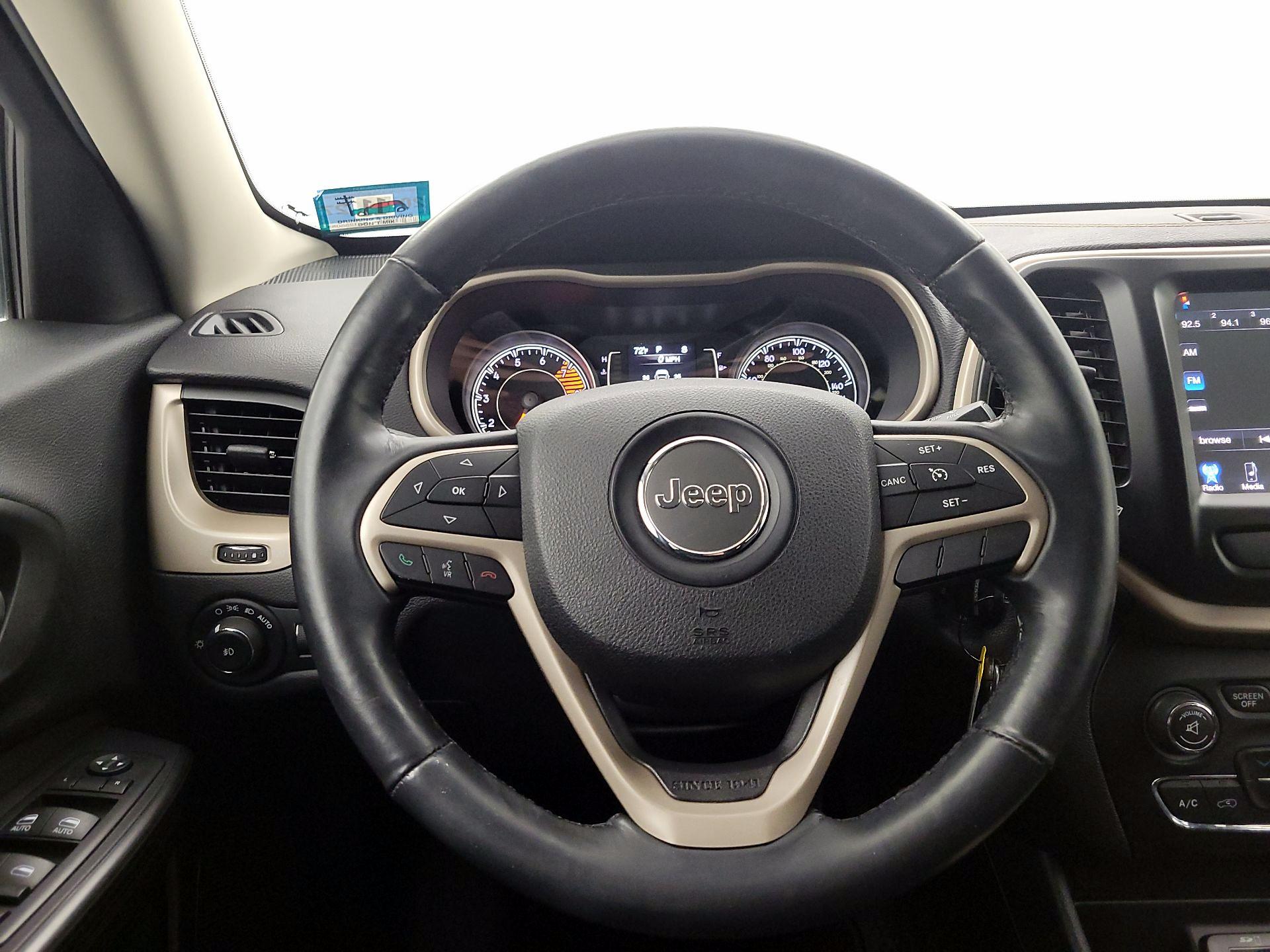 Thumbnail: 2017 Jeep Cherokee - 10