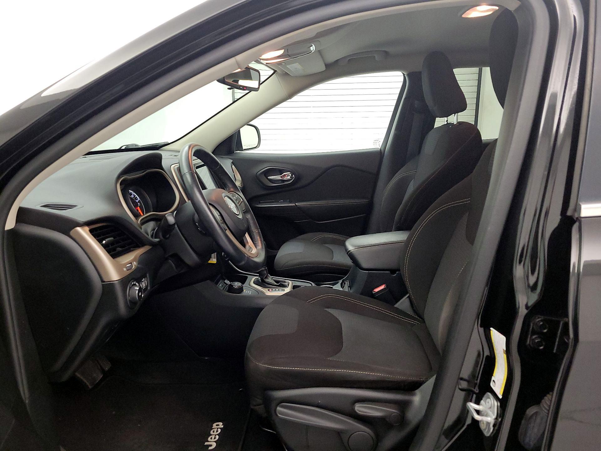 Thumbnail: 2017 Jeep Cherokee - 11