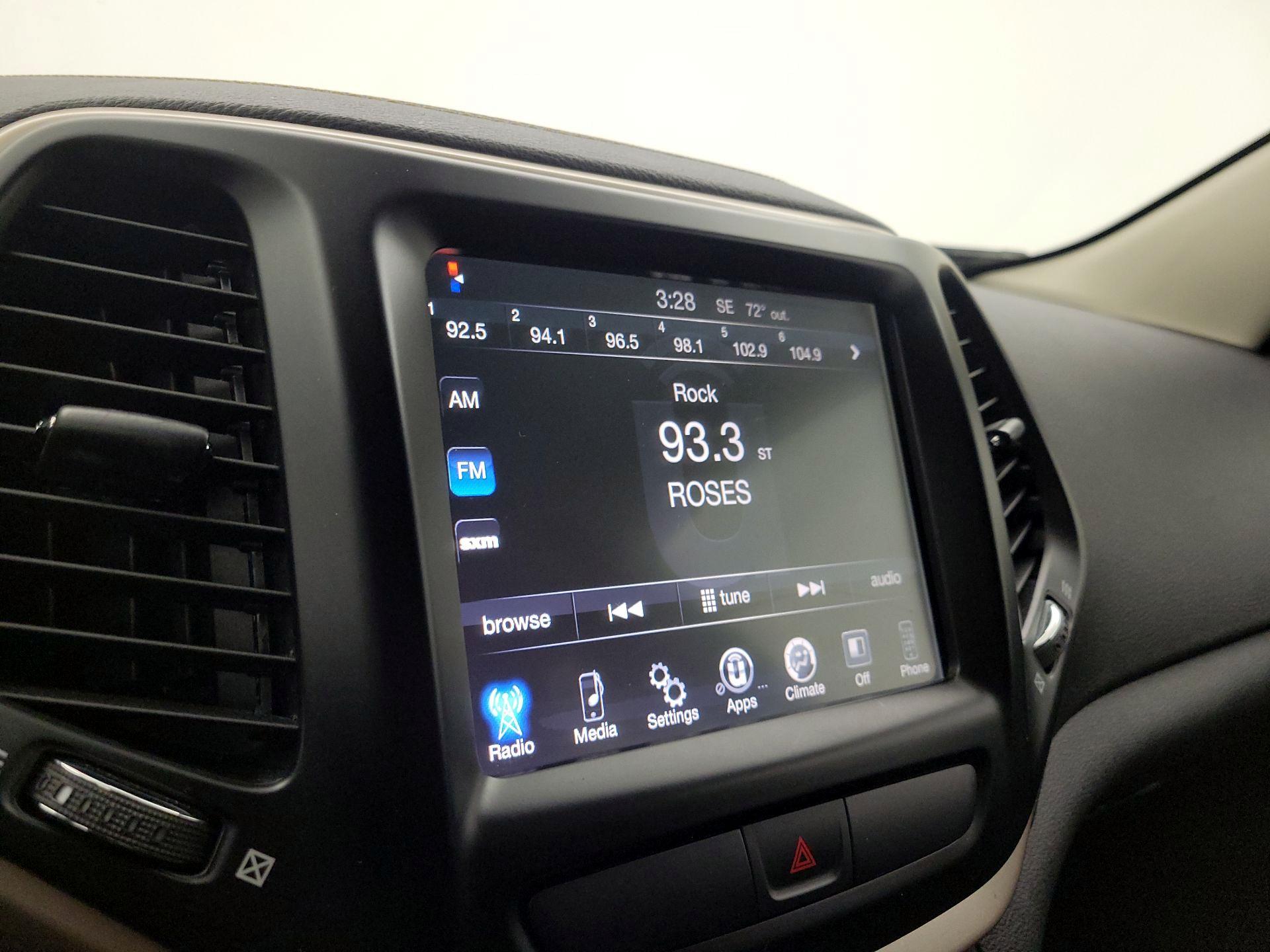 Thumbnail: 2017 Jeep Cherokee - 15