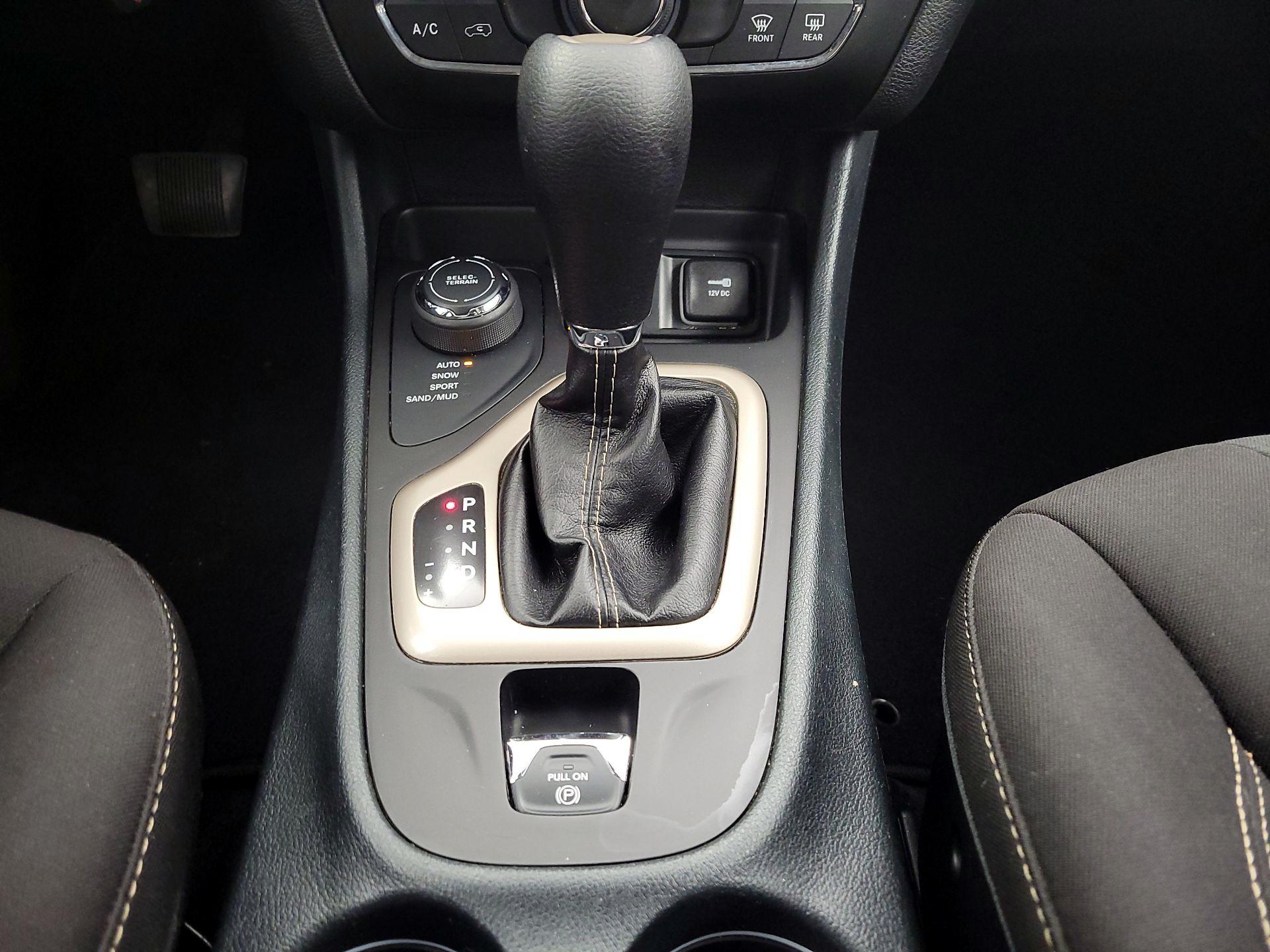 Thumbnail: 2017 Jeep Cherokee - 17